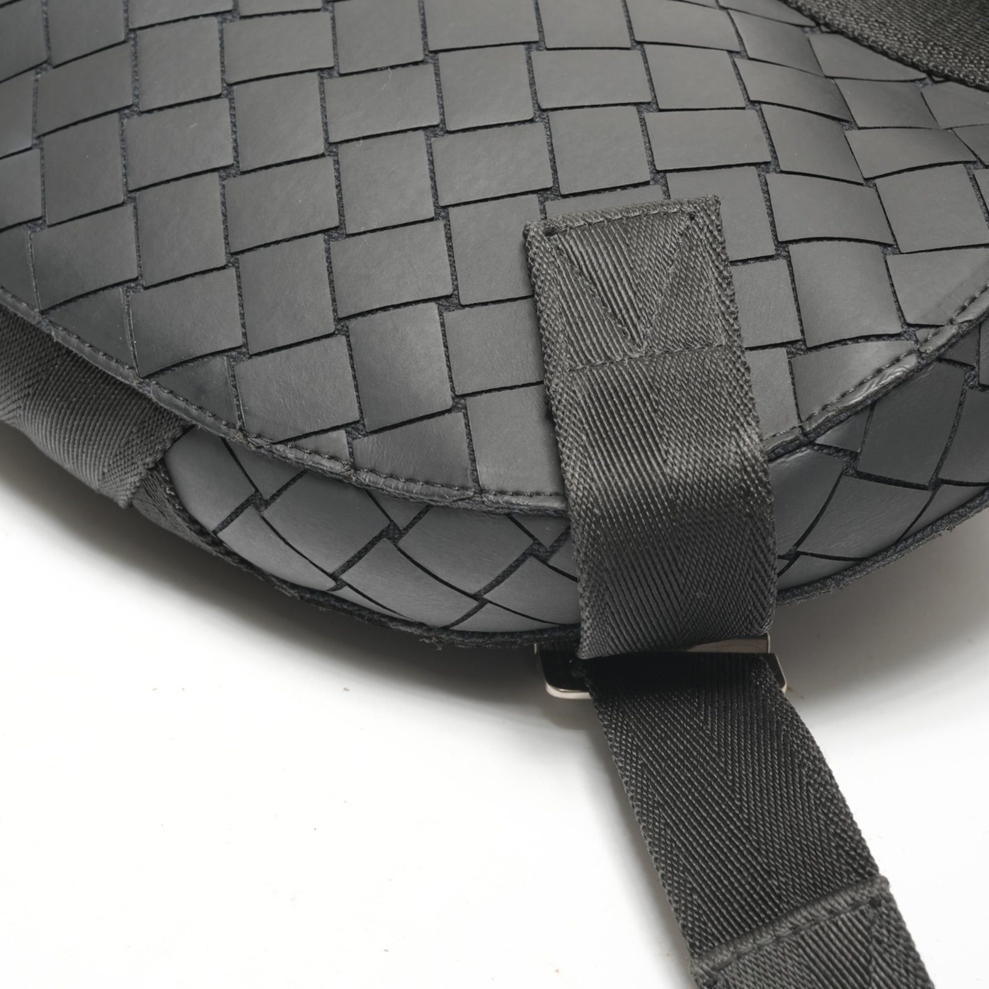 Bottega Veneta Bottega Veneta Intrecciato Rubber Body Bag Shoulder Black Size ONE SIZE - 6 Thumbnail