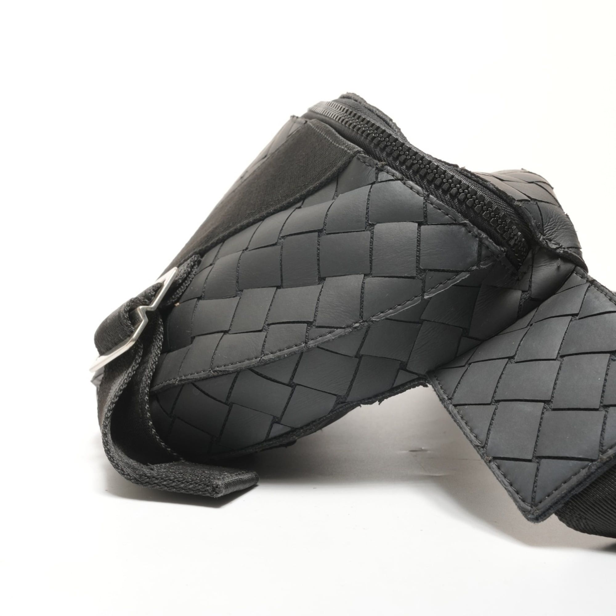 Bottega Veneta Bottega Veneta Intrecciato Rubber Body Bag Shoulder Black Size ONE SIZE - 4 Thumbnail