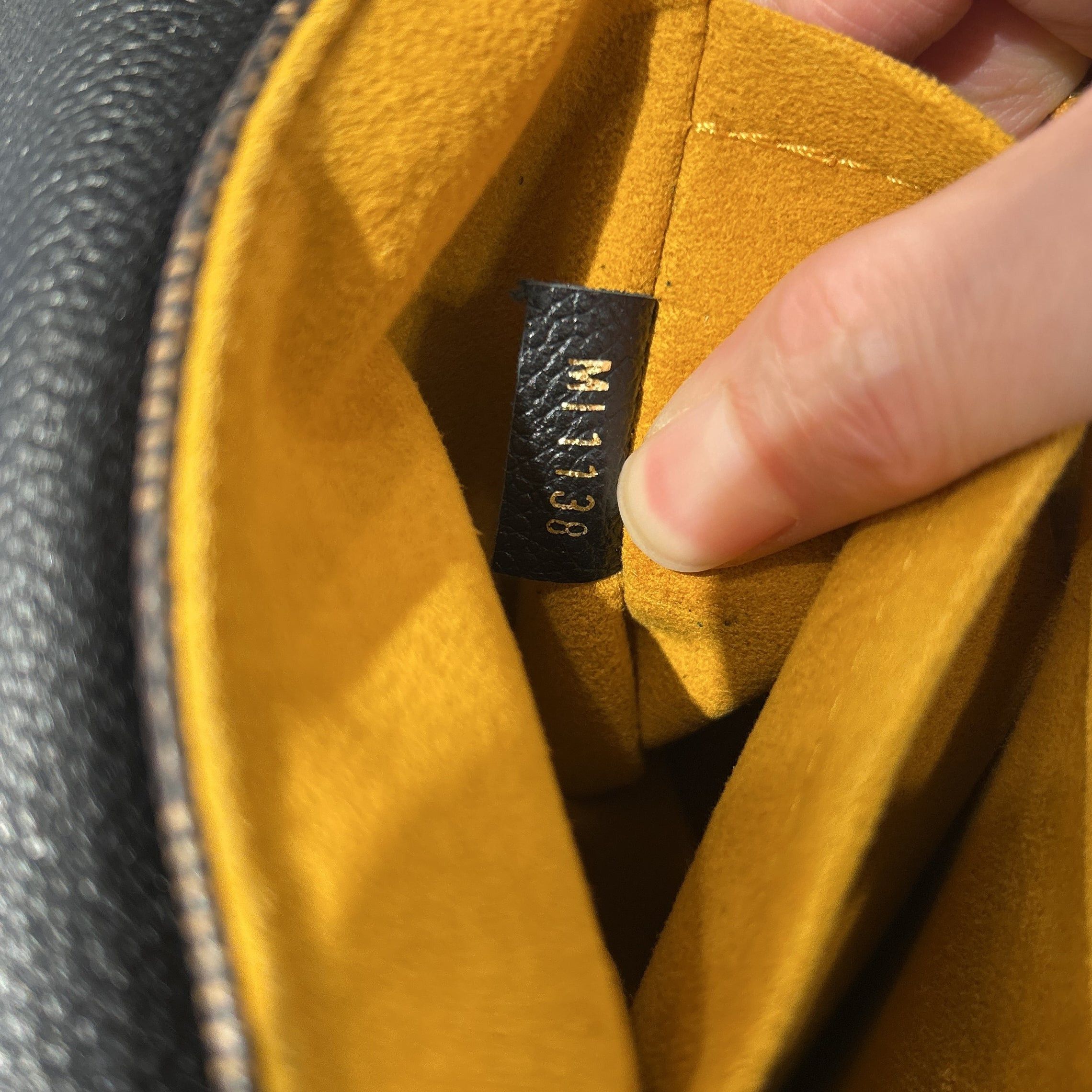 Louis Vuitton Clapton Handbag Size ONE SIZE - 9 Thumbnail