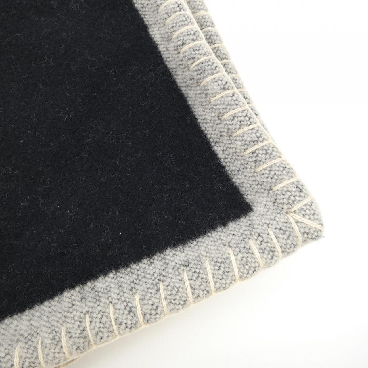 Chanel Chanel Chanel Cashmere Blend Blanket Textile Shawl DUTY FREE for USA Size ONE SIZE - 2 Thumbnail