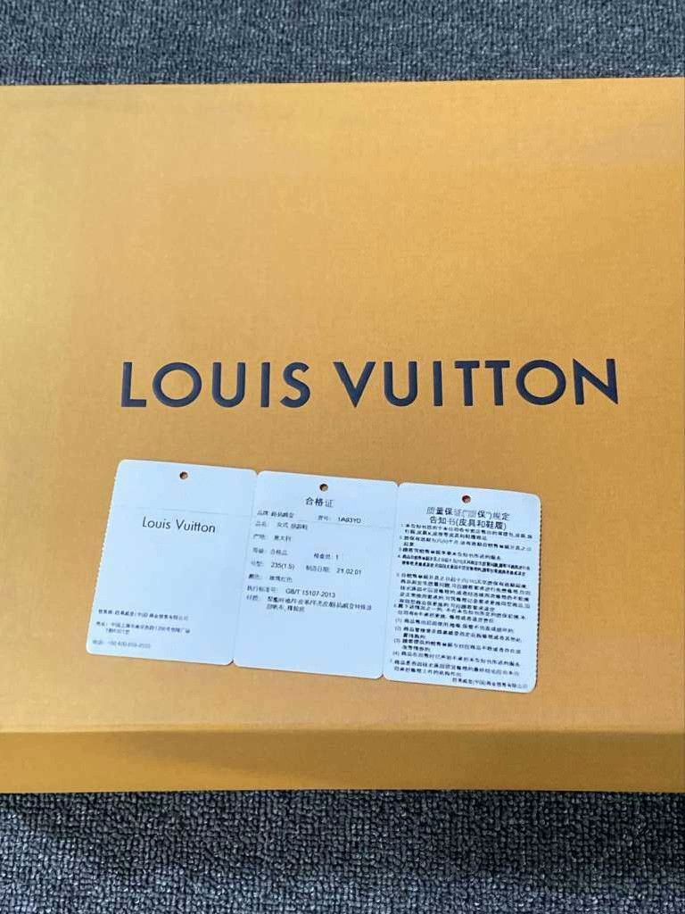 Louis Vuitton Louis Vuitton White Lowtop Sneakers us_7 Women Size US 7 / IT 37 - 7 Thumbnail