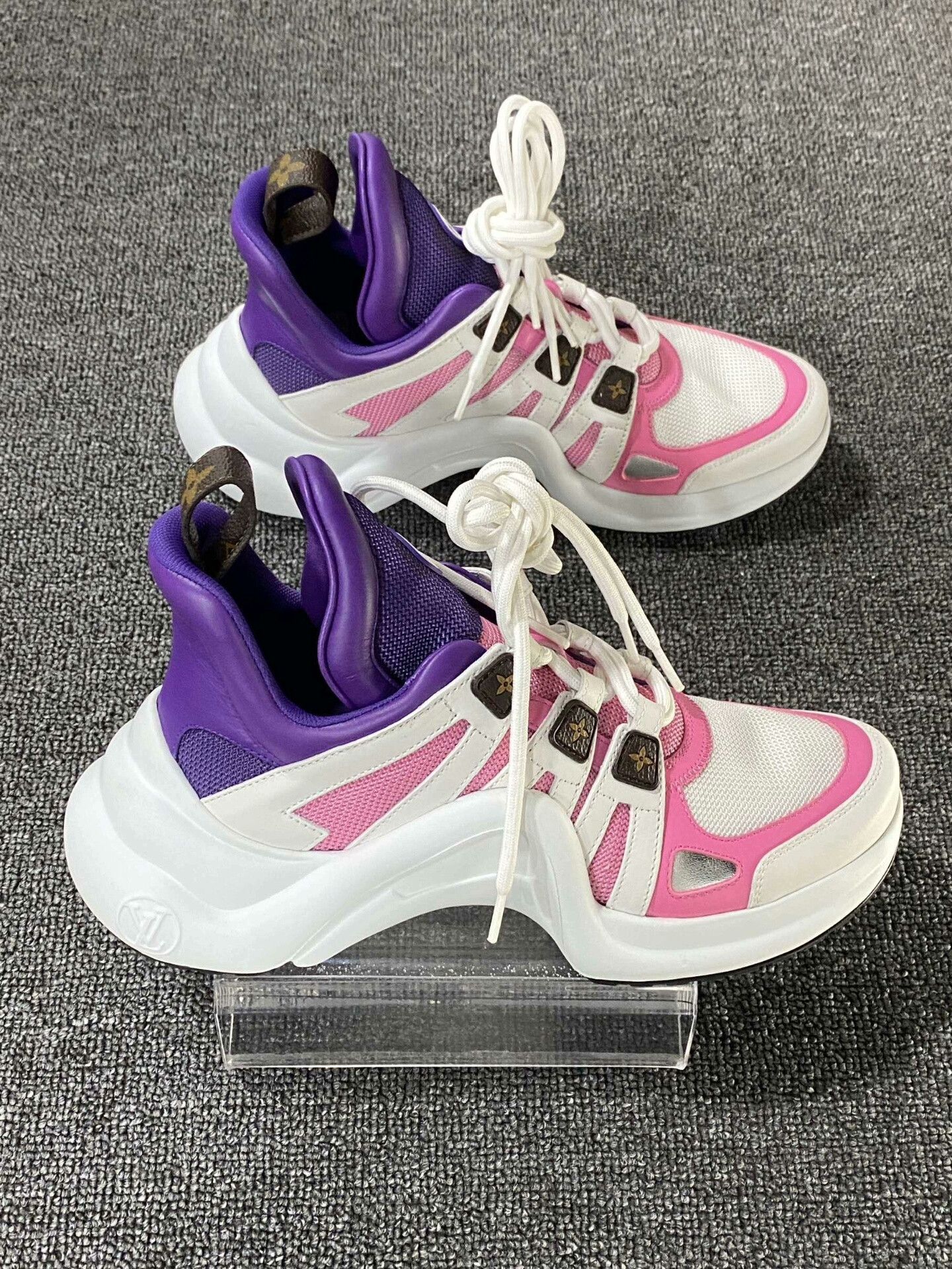 Louis Vuitton Louis Vuitton White Lowtop Sneakers us_7 Women Size US 7 / IT 37 - 3 Thumbnail