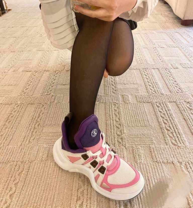 Louis Vuitton Louis Vuitton White Lowtop Sneakers us_7 Women Size US 7 / IT 37 - 8 Thumbnail