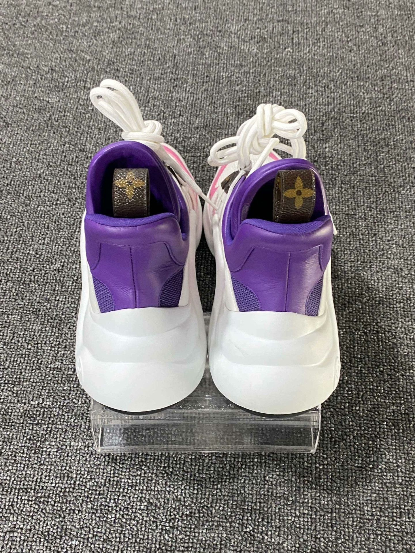 Louis Vuitton Louis Vuitton White Lowtop Sneakers us_7 Women Size US 7 / IT 37 - 5 Thumbnail