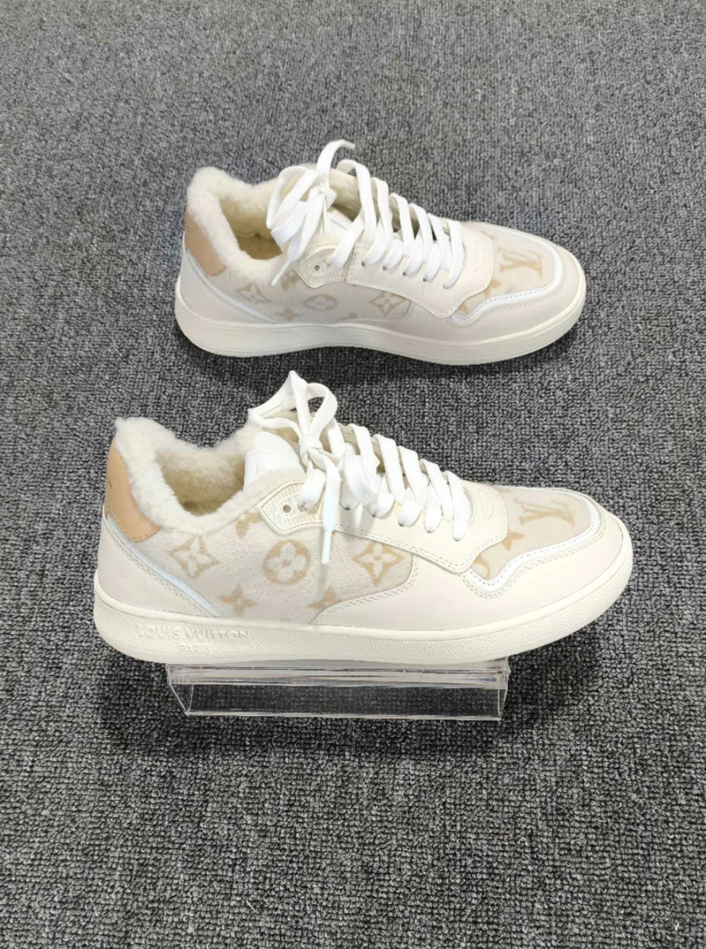 Louis Vuitton Louis Vuitton Lowtop Sneakers us_6 Women Size US 6 / IT 36 - 3 Thumbnail