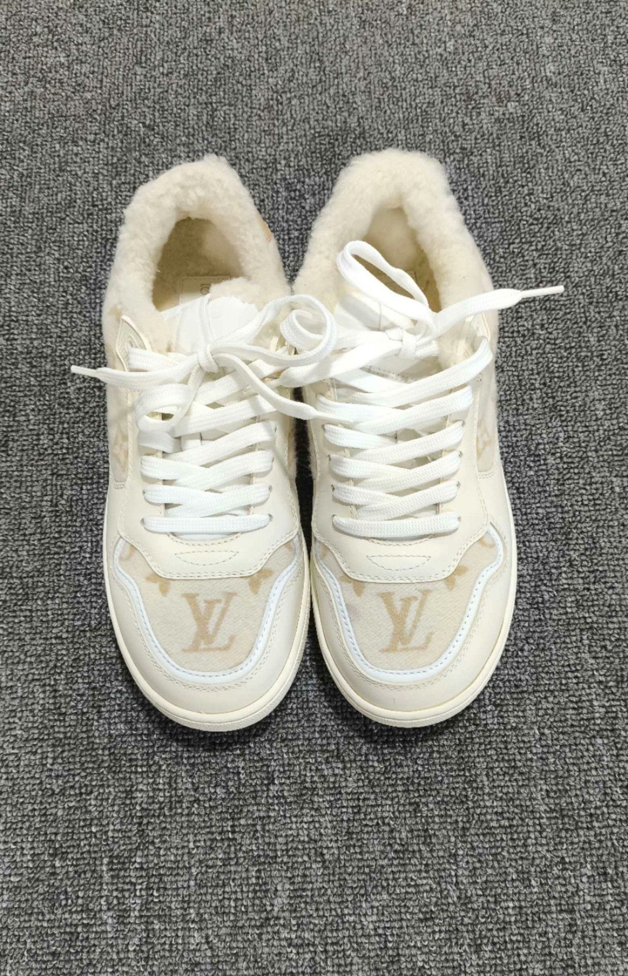 Louis Vuitton Louis Vuitton Lowtop Sneakers us_6 Women Size US 6 / IT 36 - 2 Thumbnail