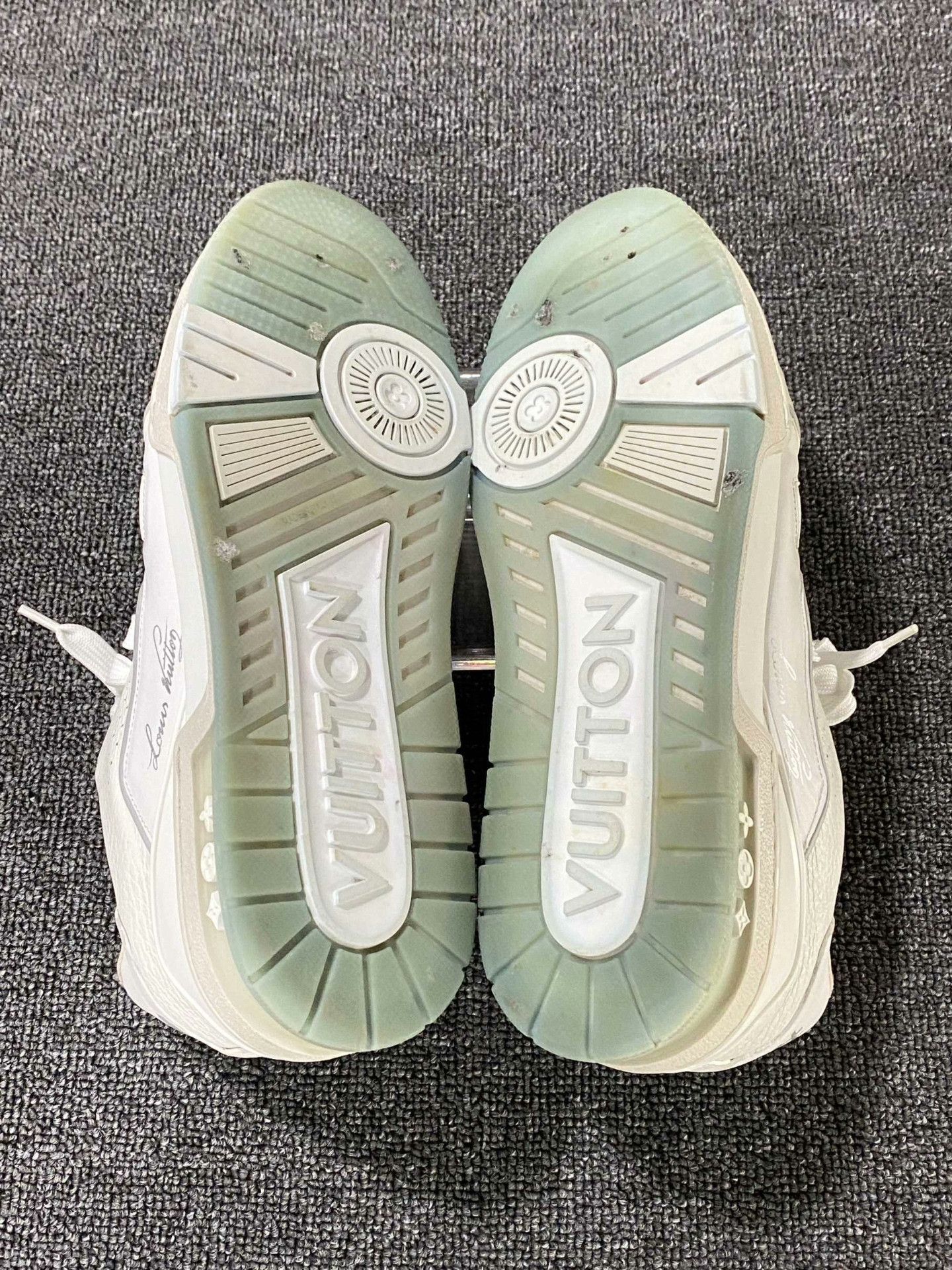Louis Vuitton Louis Vuitton Training White Lowtop Sneakers 9 Men Size US 9 / EU 42 - 6 Thumbnail