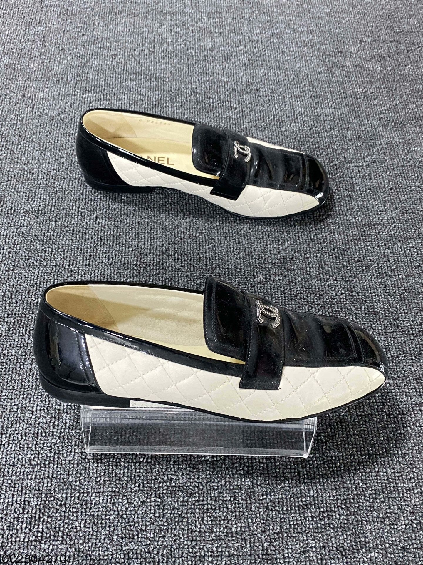 Chanel Chanel Black Lowtop Sneakers us_6 Women Size US 6 / IT 36 - 4 Thumbnail