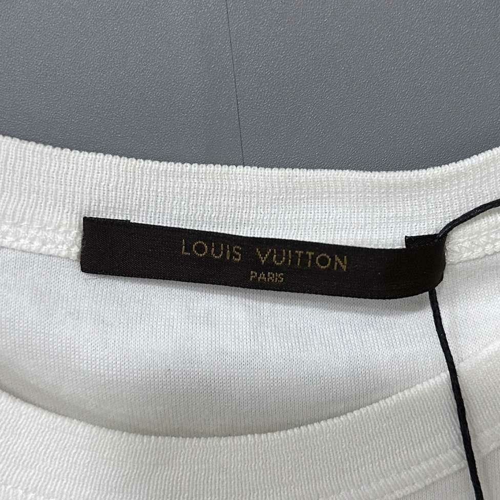 Louis Vuitton Louis Vuitton Collab White T-Shirt s Men Size US S / EU 44-46 / 1 - 4 Thumbnail