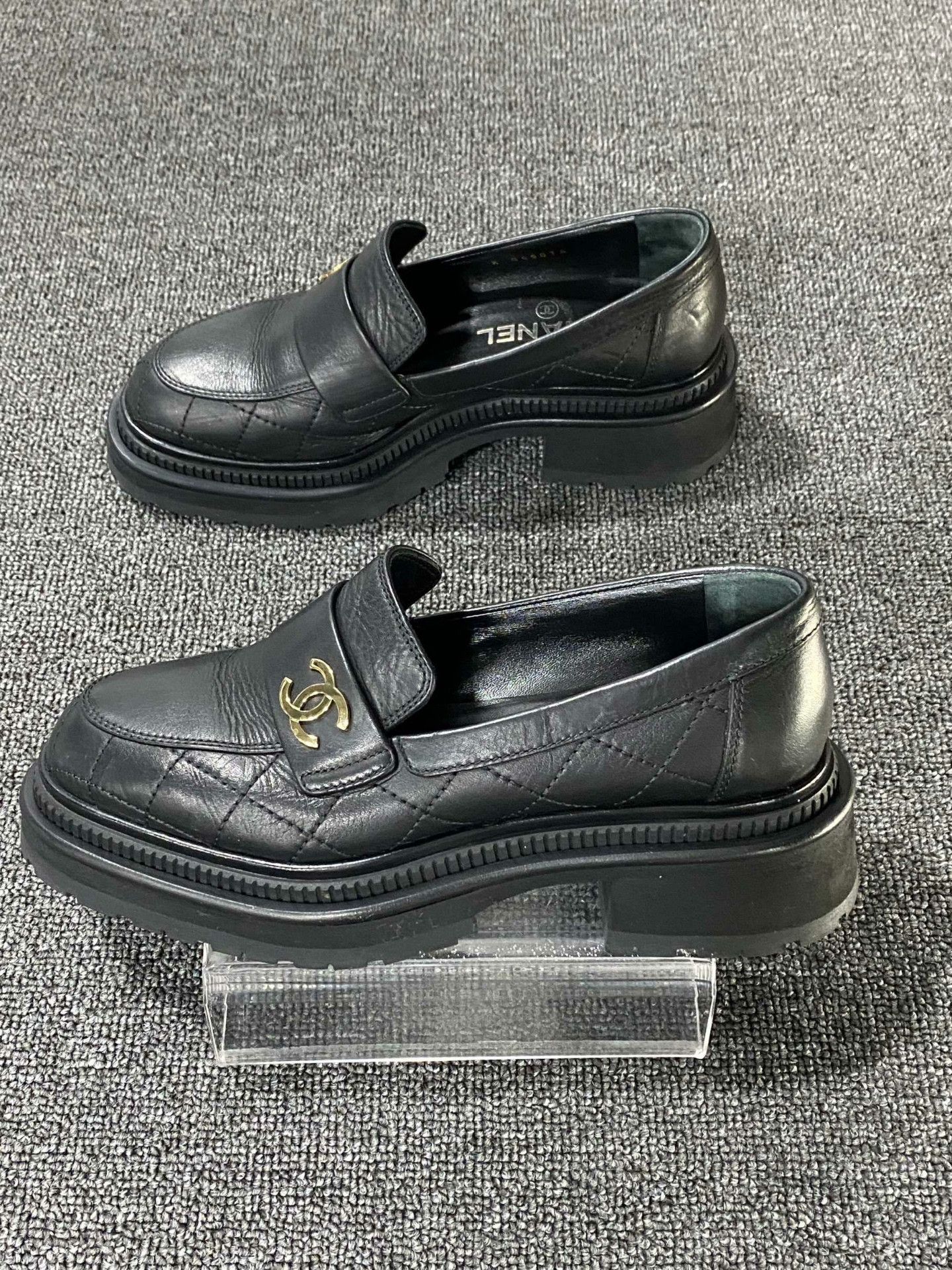 Chanel Chanel Retro Gold Lowtop Sneakers us_6-5 Women Size US 6.5 / IT 36.5 - 3 Thumbnail