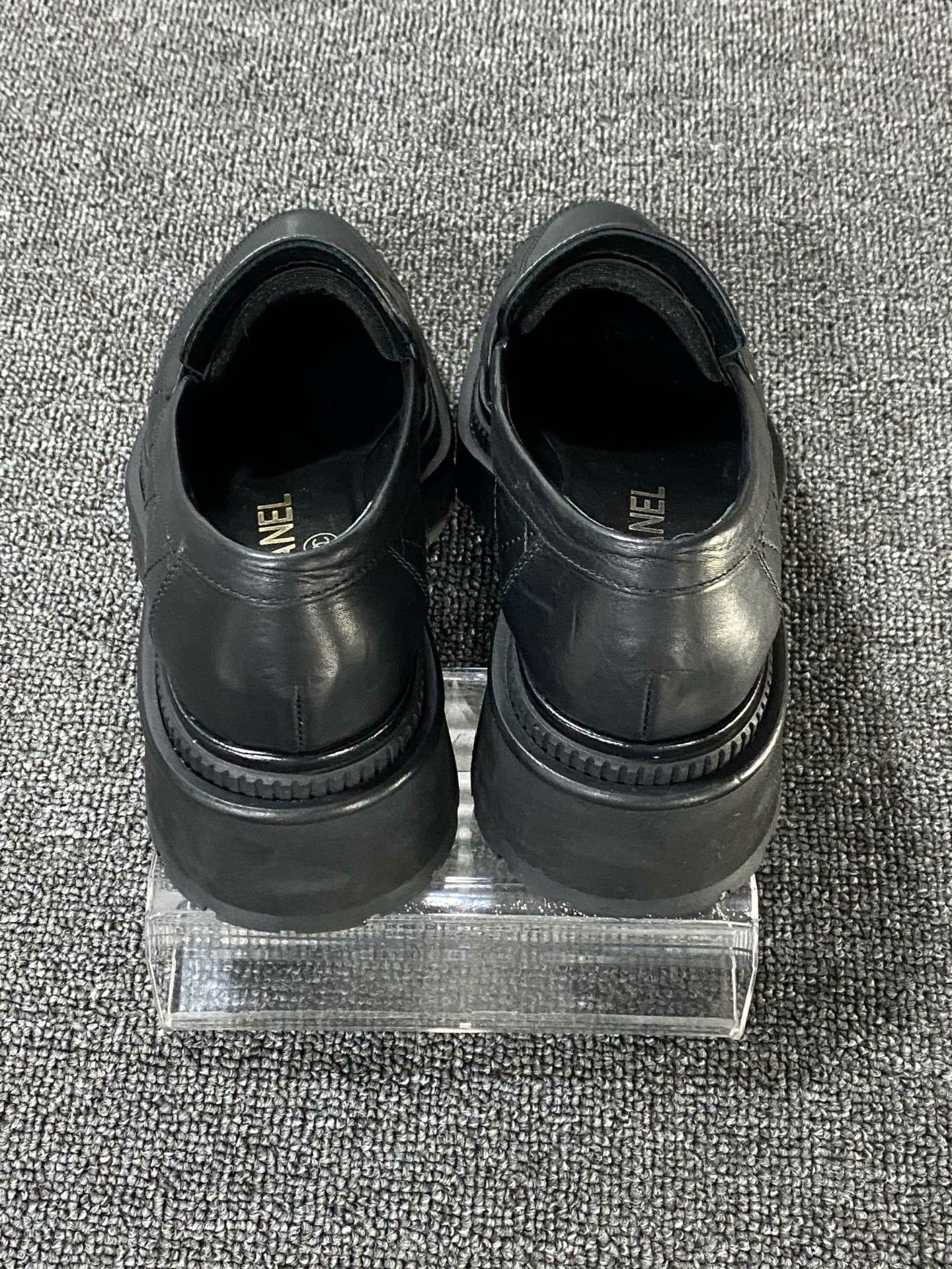 Chanel Chanel Retro Gold Lowtop Sneakers us_6-5 Women Size US 6.5 / IT 36.5 - 5 Thumbnail