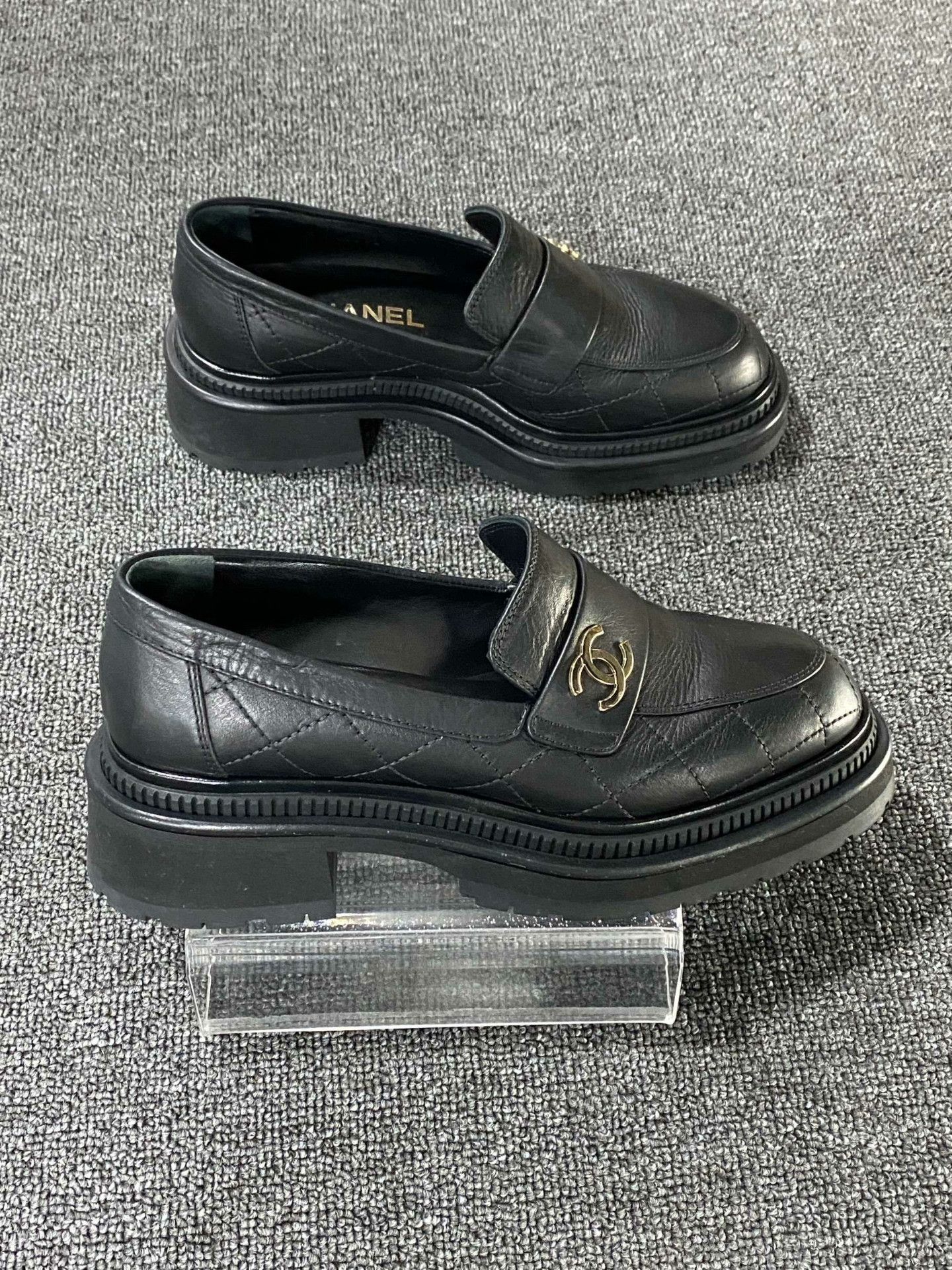 Chanel Chanel Retro Gold Lowtop Sneakers us_6-5 Women Size US 6.5 / IT 36.5 - 4 Thumbnail