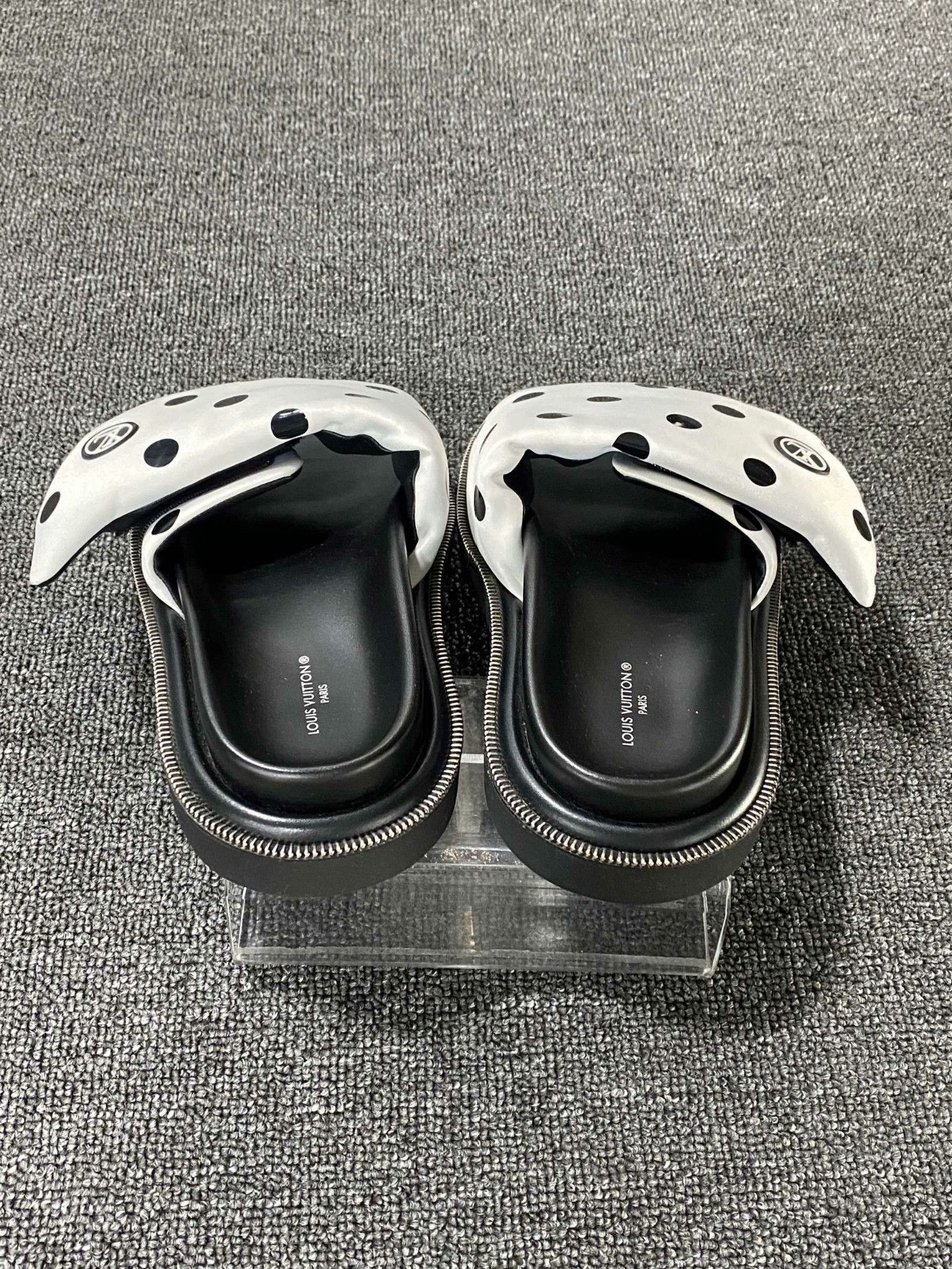 Louis Vuitton Louis Vuitton Retro Black Sandals us_6 Women Size US 6 / IT 36 - 5 Thumbnail