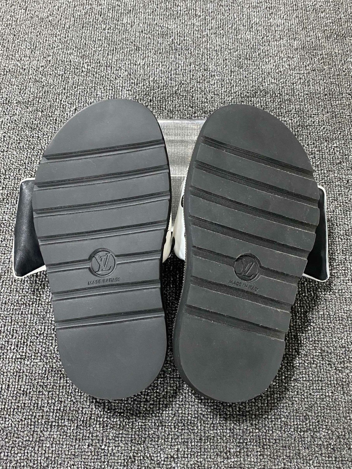 Louis Vuitton Louis Vuitton Retro Black Sandals us_6 Women Size US 6 / IT 36 - 6 Thumbnail