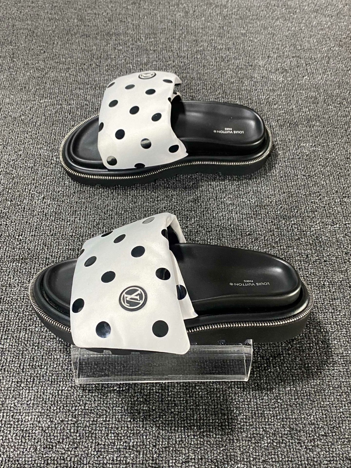 Louis Vuitton Louis Vuitton Retro Black Sandals us_6 Women Size US 6 / IT 36 - 4 Thumbnail