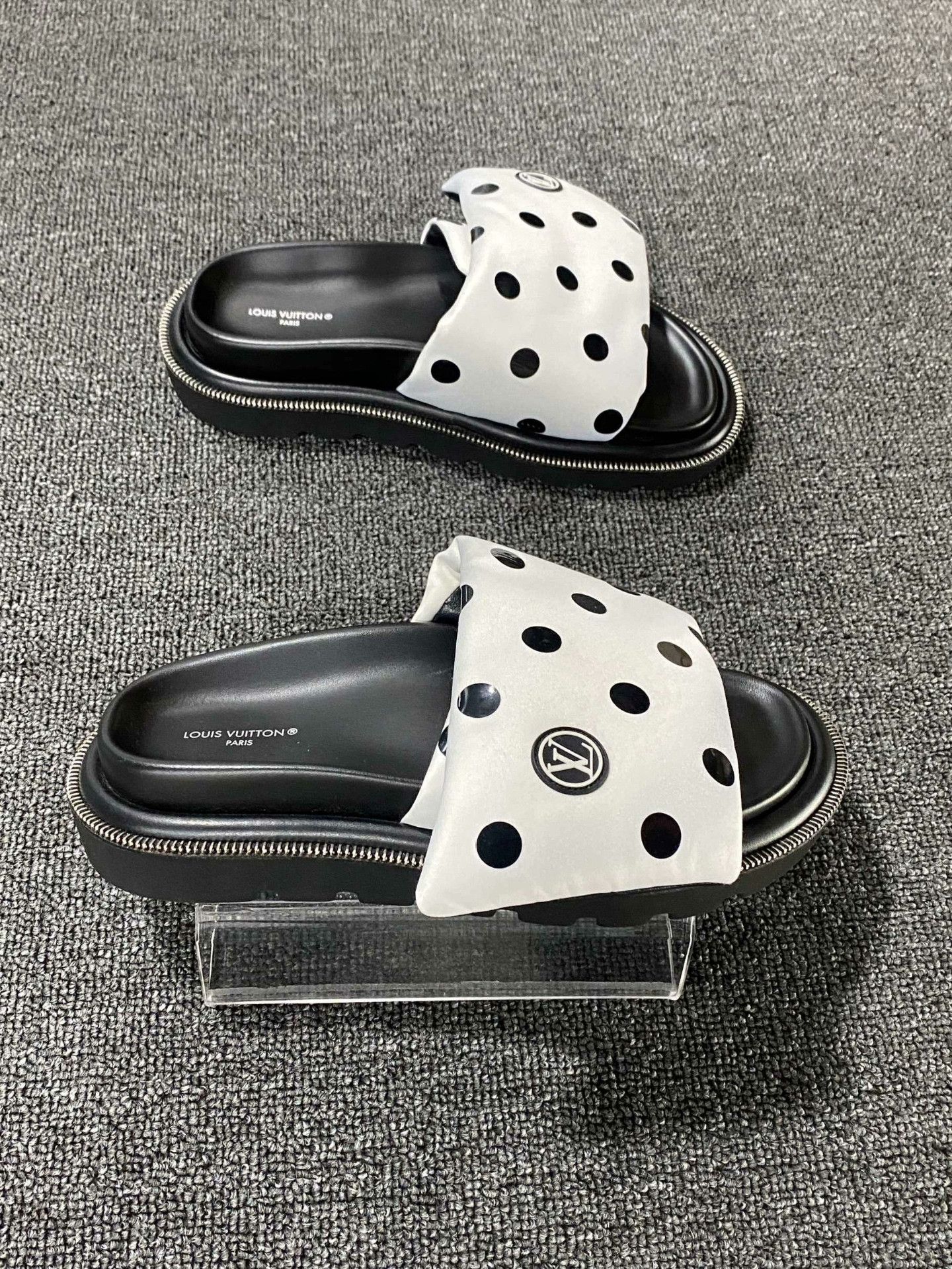 Louis Vuitton Louis Vuitton Retro Black Sandals us_6 Women Size US 6 / IT 36 - 3 Thumbnail