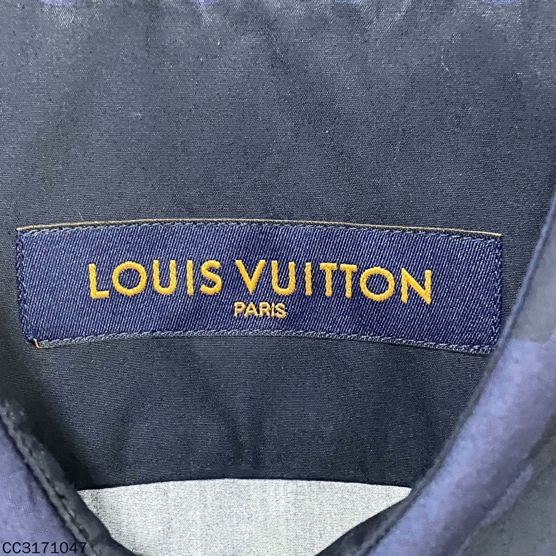 Louis Vuitton Louis Vuitton Checkered Blue Shirt l Men Size US L / EU 52-54 / 3 - 4 Thumbnail