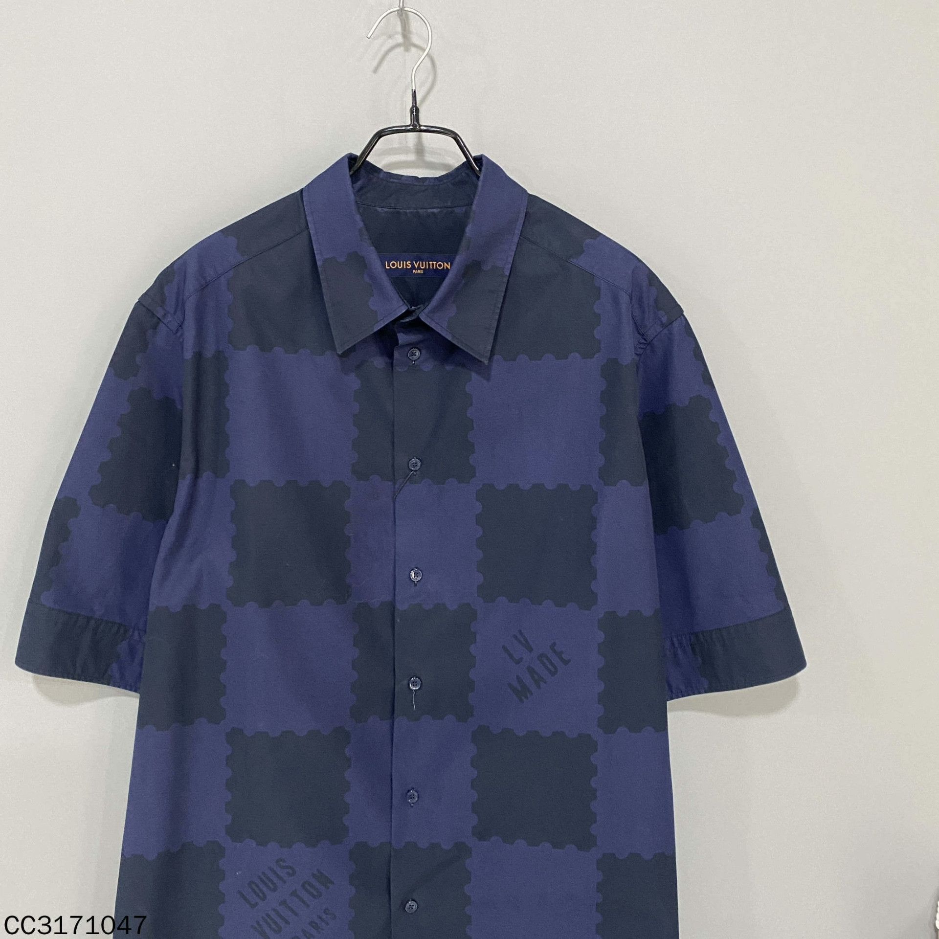 Louis Vuitton Louis Vuitton Checkered Blue Shirt l Men Size US L / EU 52-54 / 3 - 2 Thumbnail