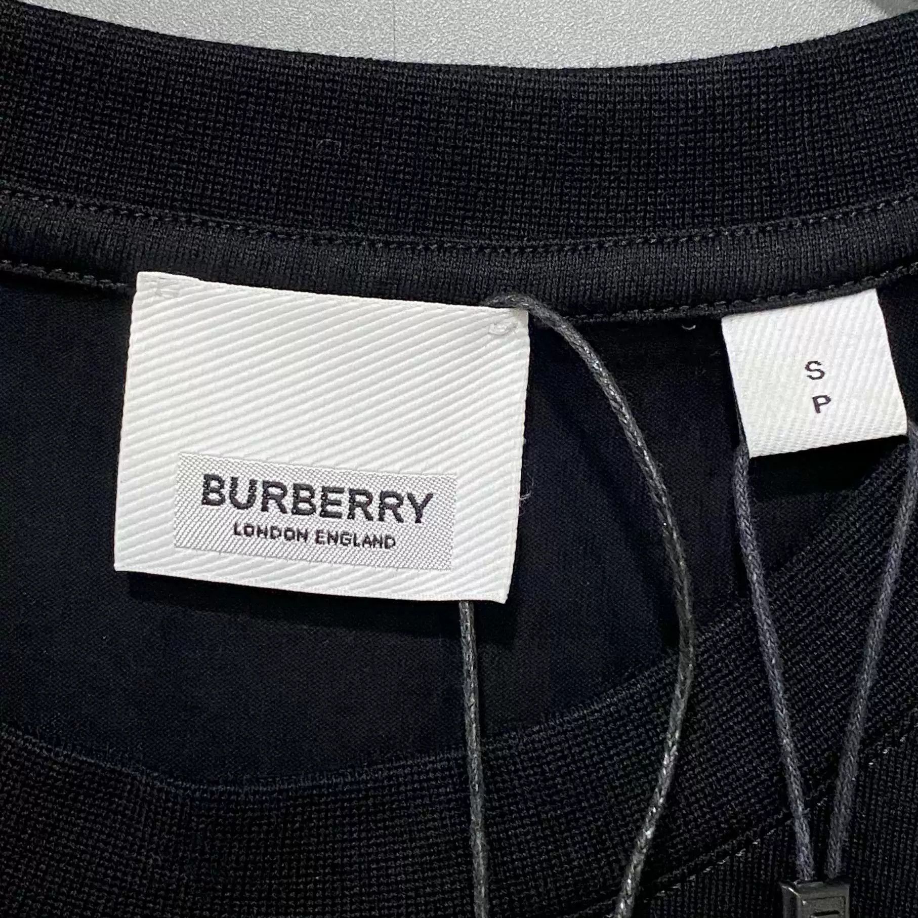 Burberry Burberry Retro Black T-Shirt s Men Size US S / EU 44-46 / 1 - 4 Thumbnail