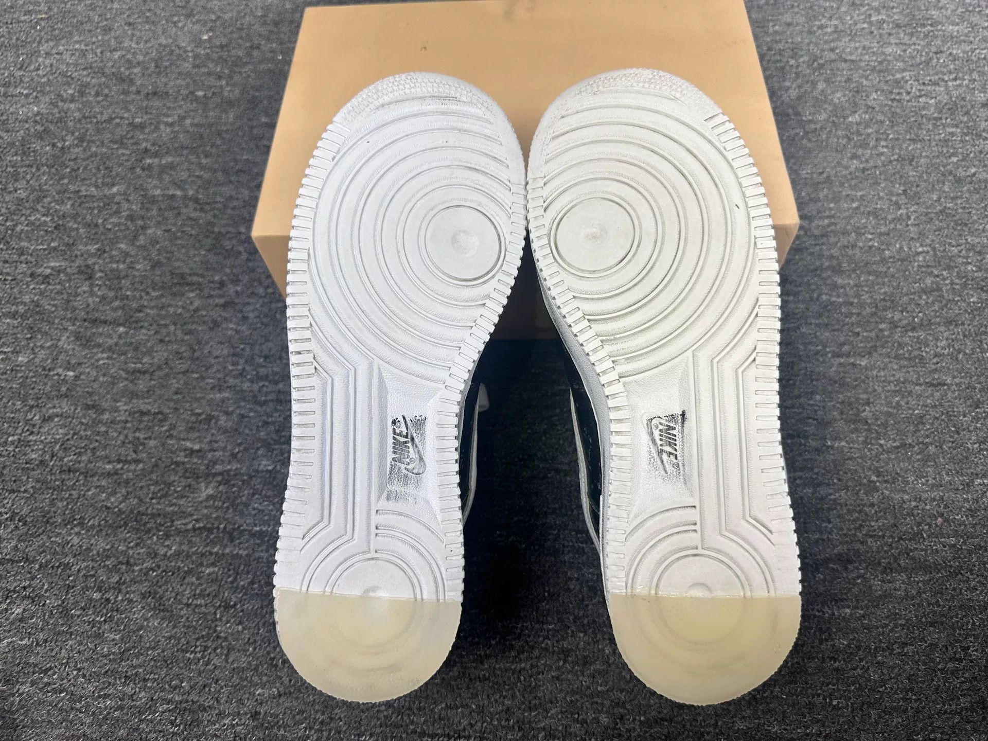 Nike Nike Lowtop Sneakers 10.5 Men Size US 10.5 / EU 43-44 - 6 Thumbnail
