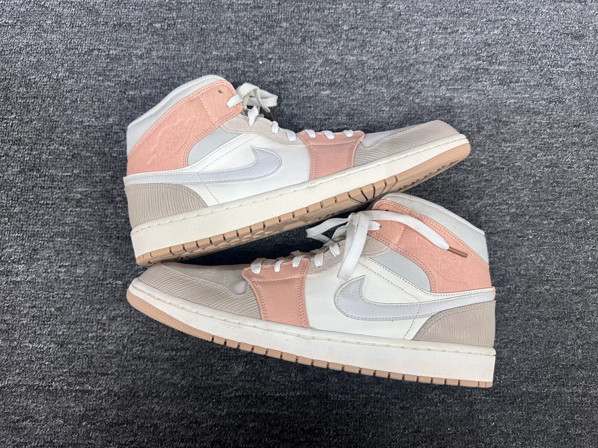Nike Nike Beige Lowtop Sneakers 14 Men Size US 14 / EU 47 - 2 Thumbnail