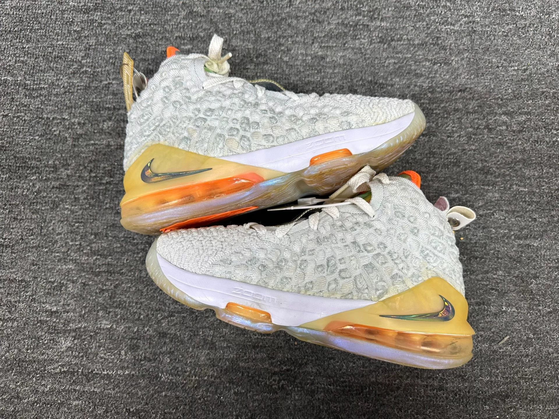 Nike Nike White Lowtop Sneakers 5.5 Men Size US 5.5 / EU 38 - 2 Thumbnail