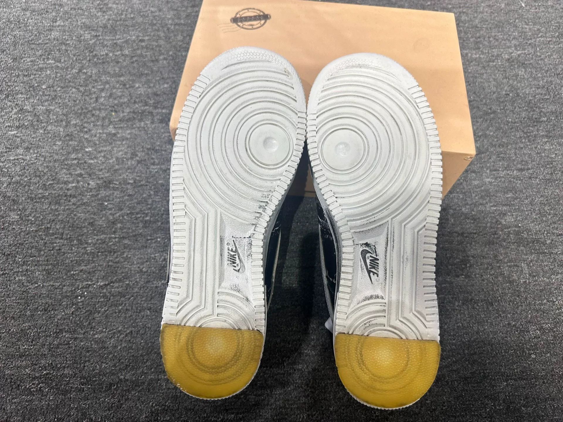 Nike Nike Lowtop Sneakers 10.5 Men Size US 10.5 / EU 43-44 - 6 Thumbnail