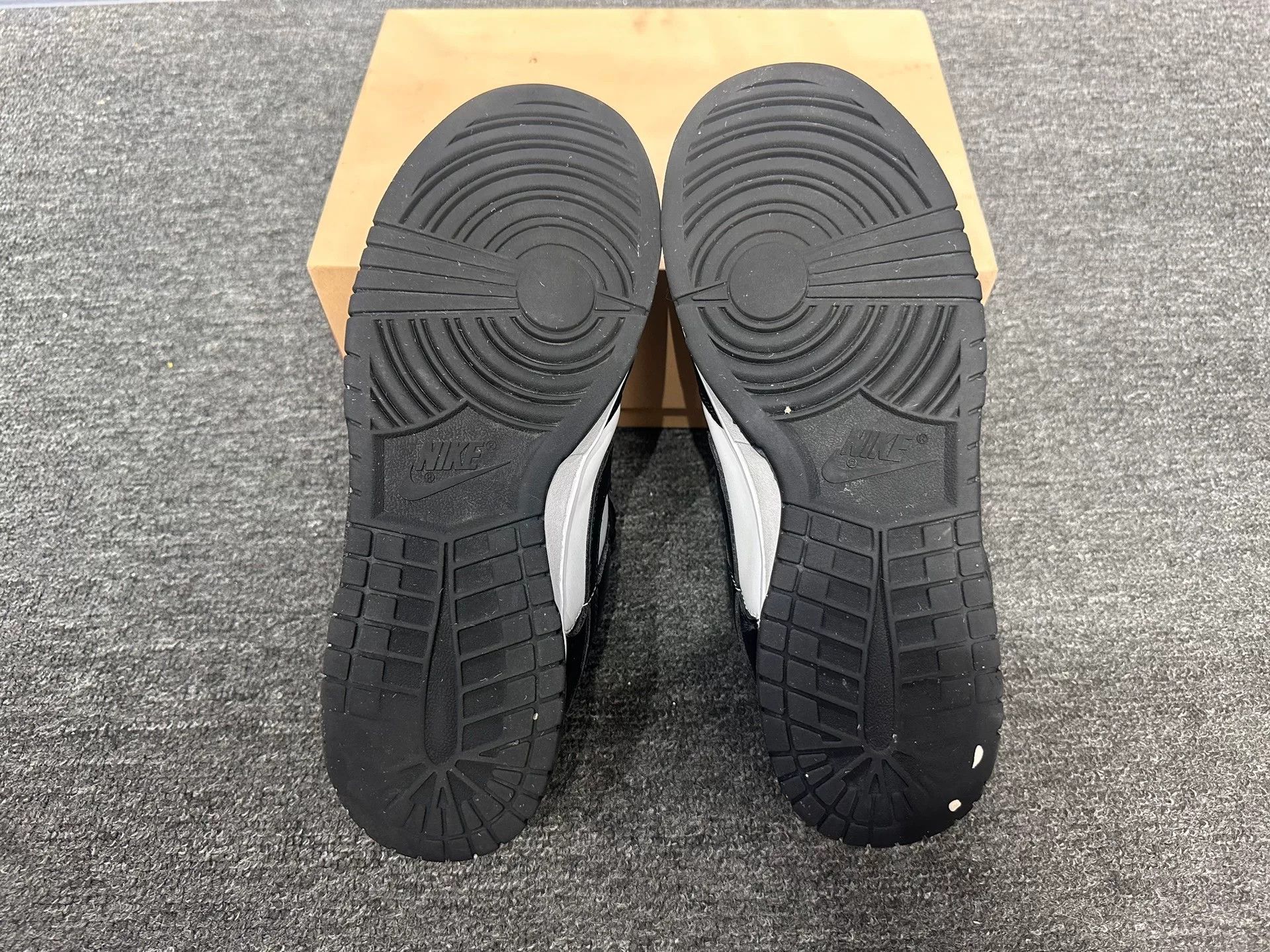 Nike Nike Black Lowtop Sneakers 10.5 Men Size US 10.5 / EU 43-44 - 6 Thumbnail