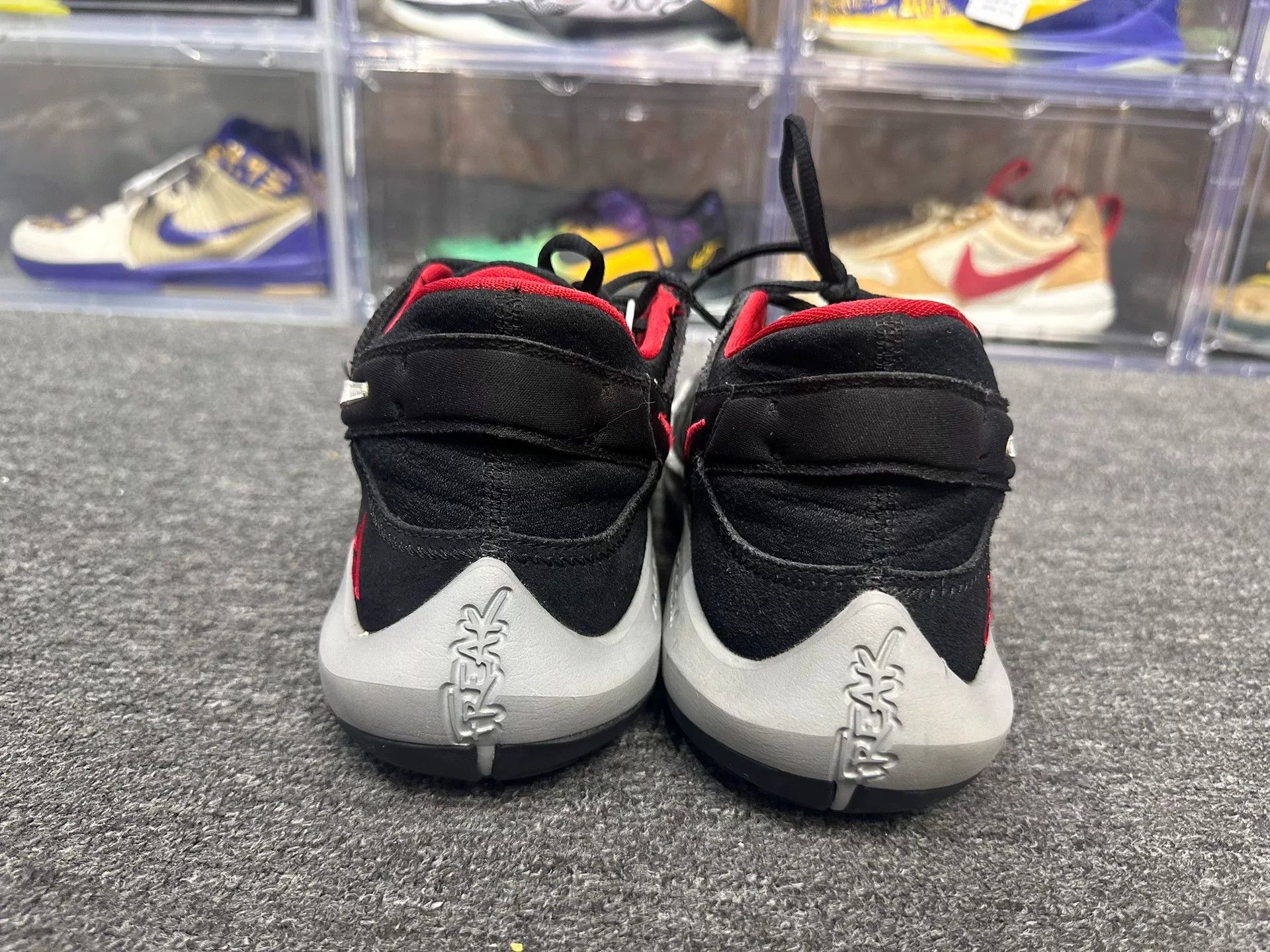 Nike Nike Black Lowtop Sneakers 10.5 Men Size US 10.5 / EU 43-44 - 5 Thumbnail