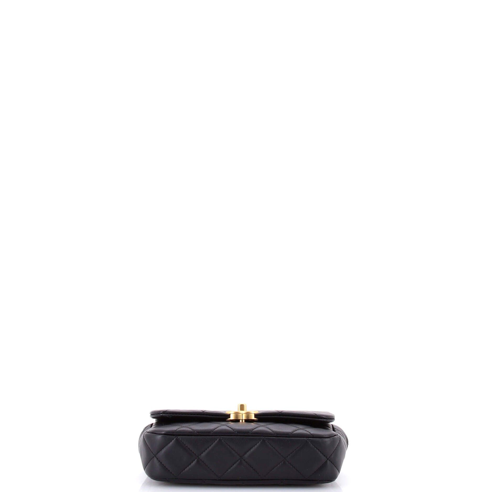 Chanel Medallion Pearl Chain Flap Bag Size ONE SIZE - 5 Thumbnail