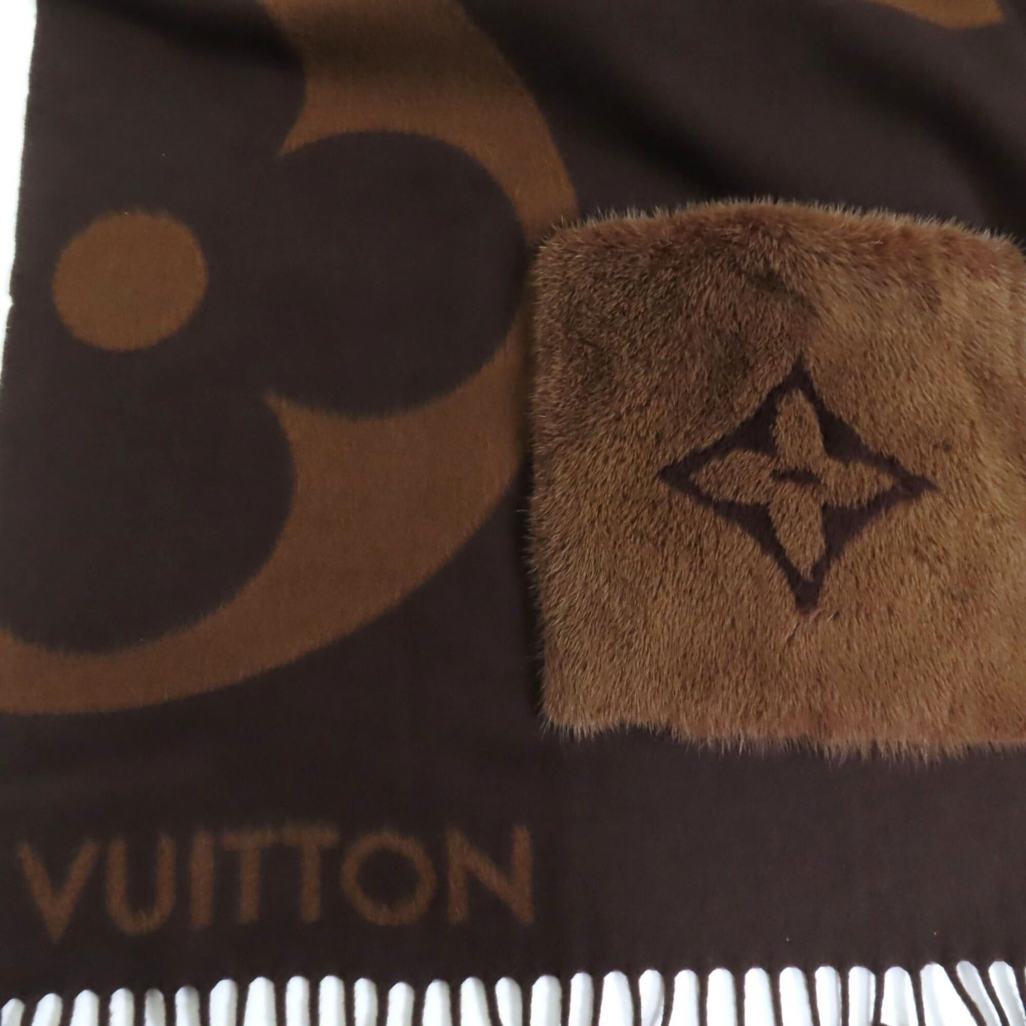 Louis Vuitton LOUIS VUITTON M77387 The Ultimate Fur Cashmere Wool Monogram Giant Scarf, Brown, Made in Italy, Authentic, Women's. Size ONE SIZE - 7 Thumbnail
