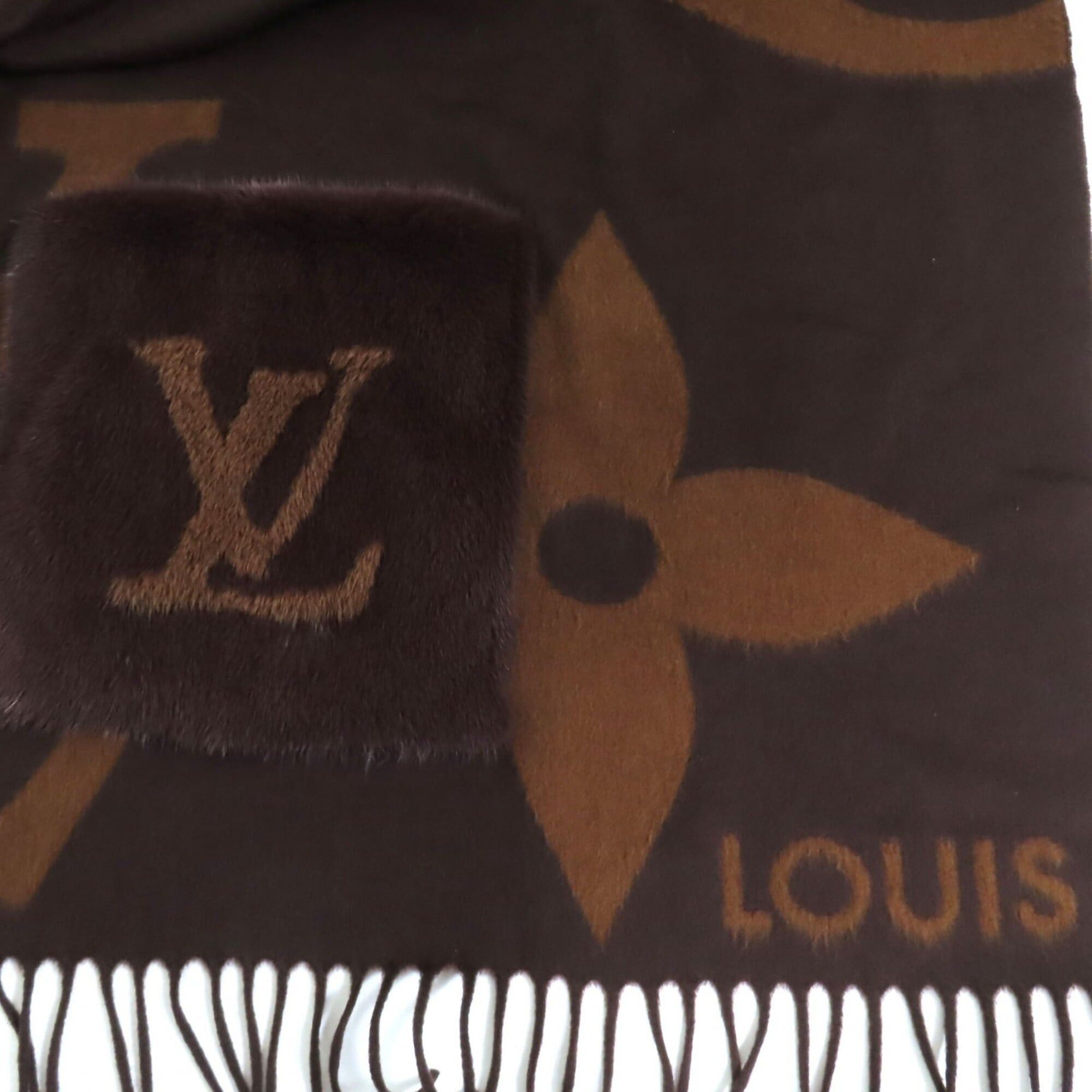 Louis Vuitton LOUIS VUITTON M77387 The Ultimate Fur Cashmere Wool Monogram Giant Scarf, Brown, Made in Italy, Authentic, Women's. Size ONE SIZE - 8 Thumbnail