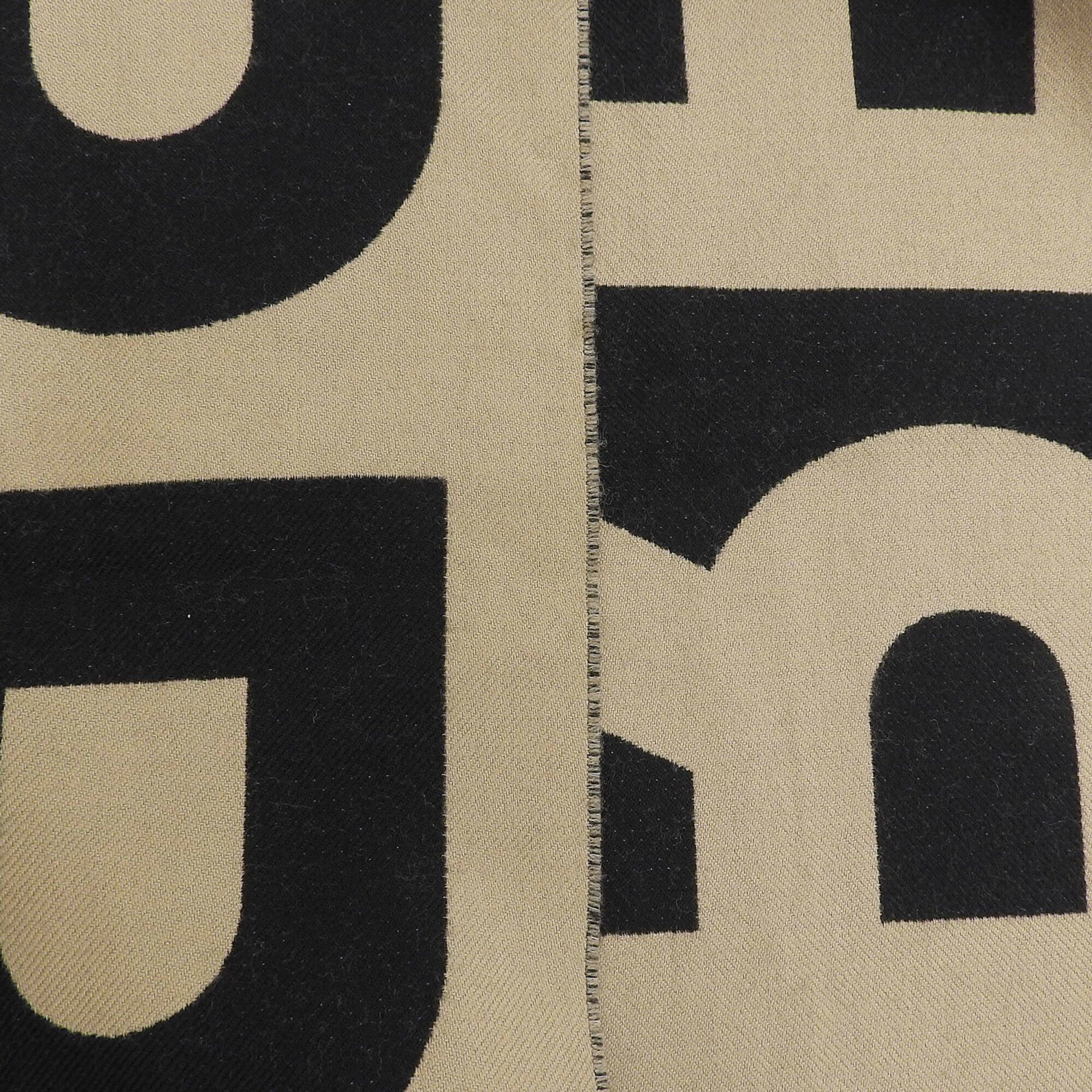 Burberry BURBERRY 8035525 100% Wool Logo Jacquard Scarf with Fringe, Beige & Black, 188cm x 33cm, Made in Italy, Authentic, Women's. Size ONE SIZE - 5 Thumbnail