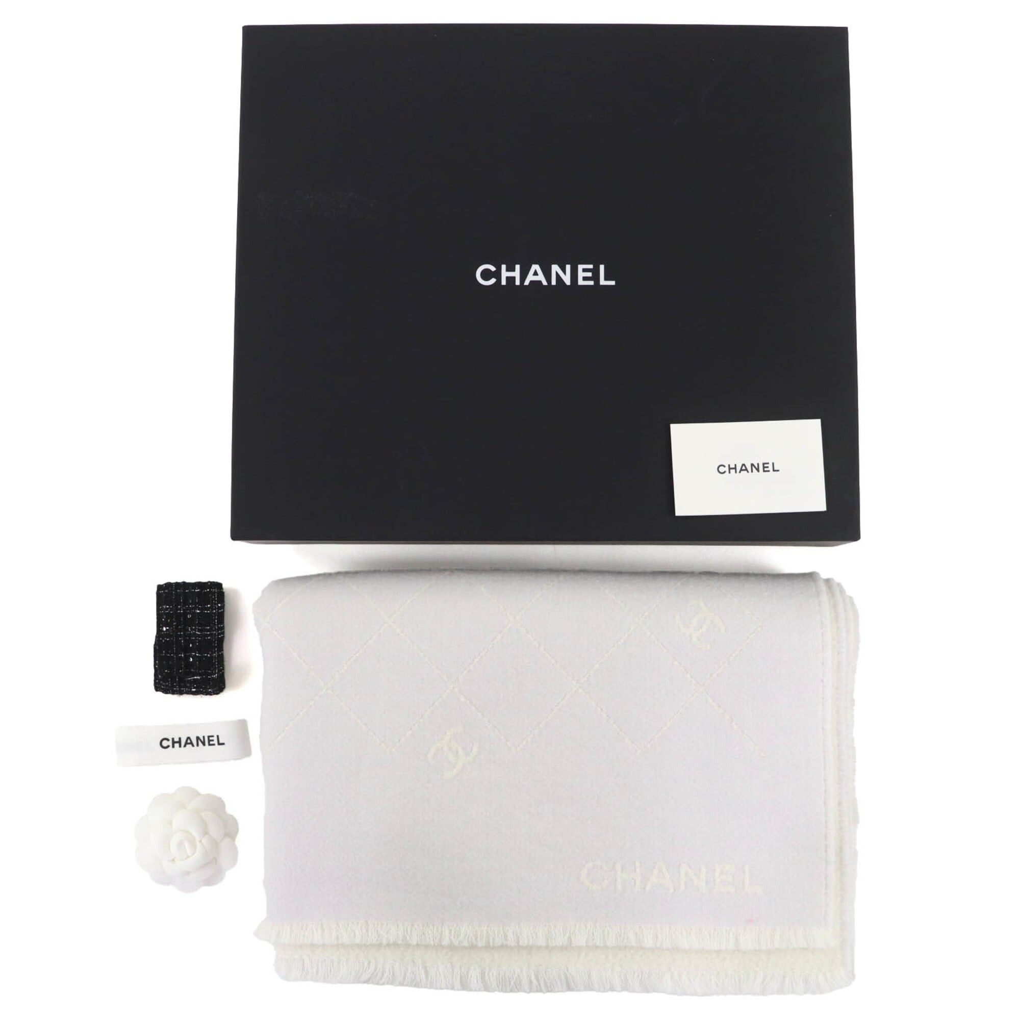Chanel CHANEL Coco Mark Matelassé Design Fringed Wool Large Stole Shawl Grey with Box Made in Italy Women's Size ONE SIZE - 5 Thumbnail