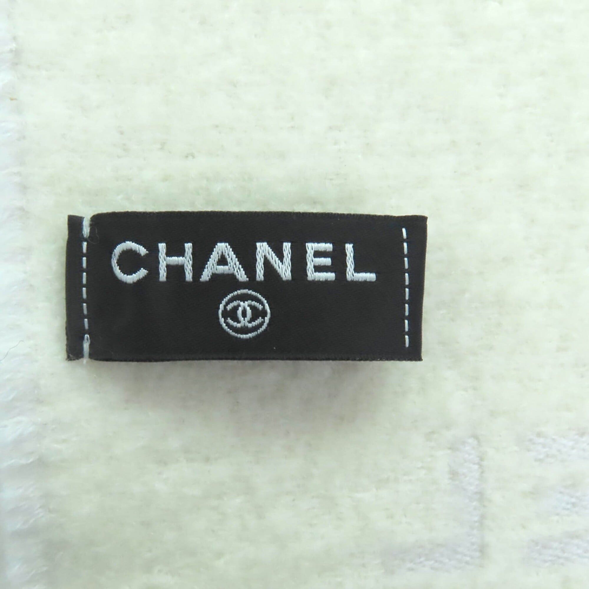 Chanel CHANEL Coco Mark Matelassé Design Fringed Wool Large Stole Shawl Grey with Box Made in Italy Women's Size ONE SIZE - 11 Thumbnail