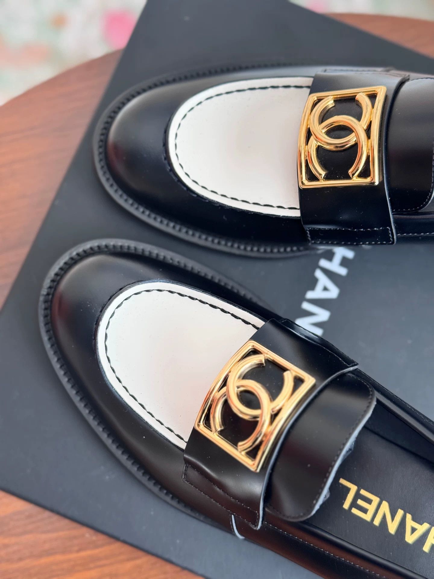 Chanel Chanel Black White Thick Sole Loafers Size US 6 / IT 36 - 8 Thumbnail