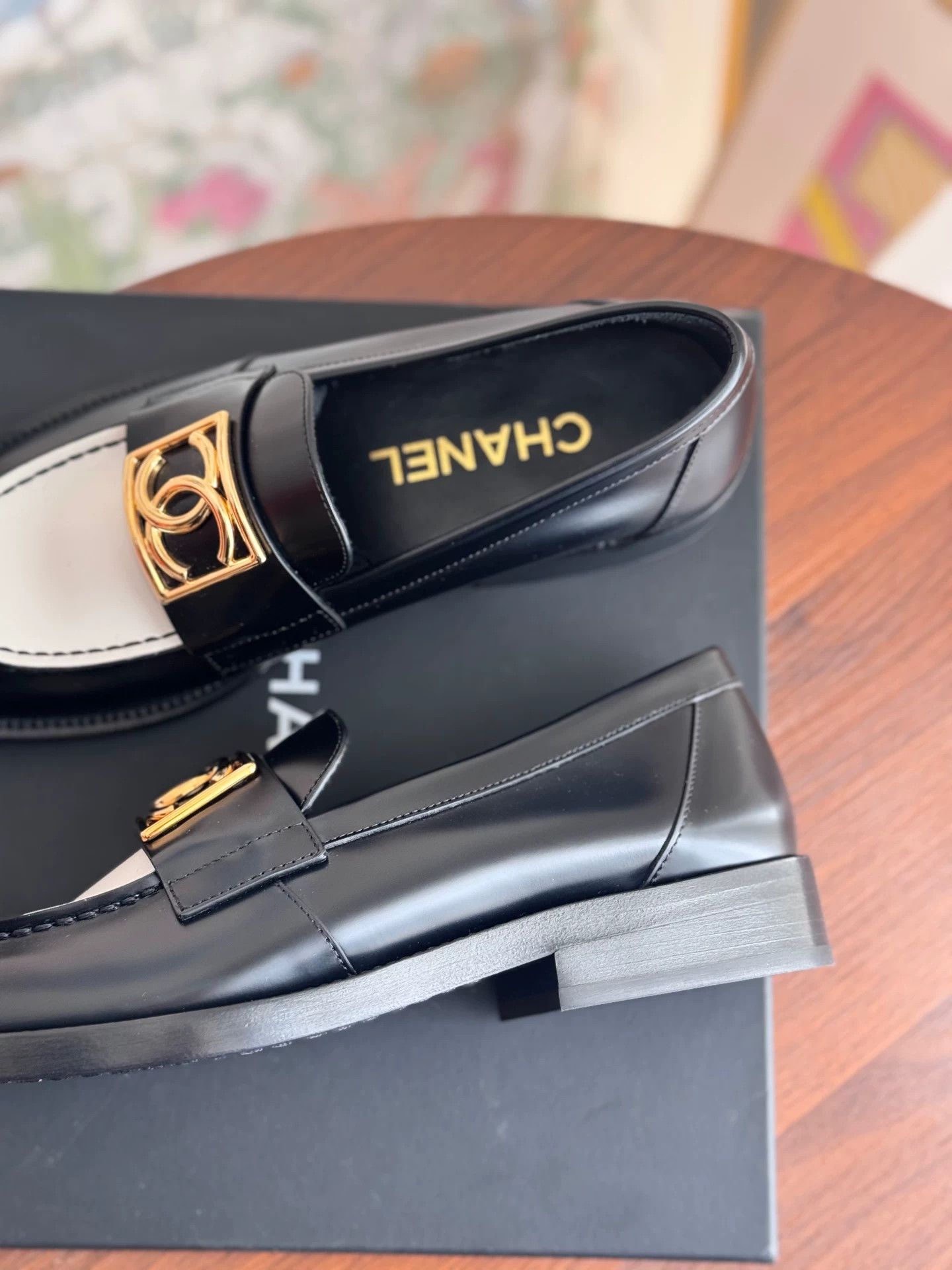 Chanel Chanel Black White Thick Sole Loafers Size US 6 / IT 36 - 7 Thumbnail