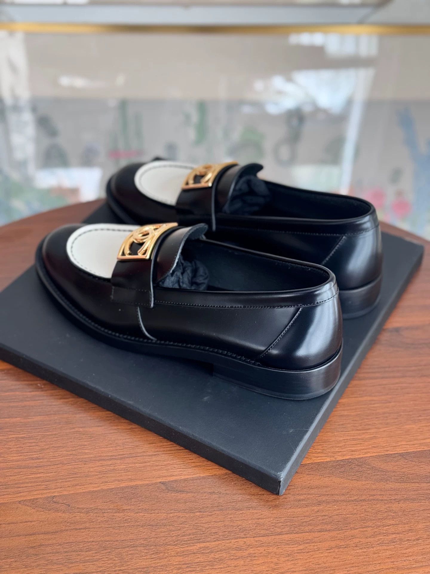Chanel Chanel Black White Thick Sole Loafers Size US 6 / IT 36 - 6 Thumbnail