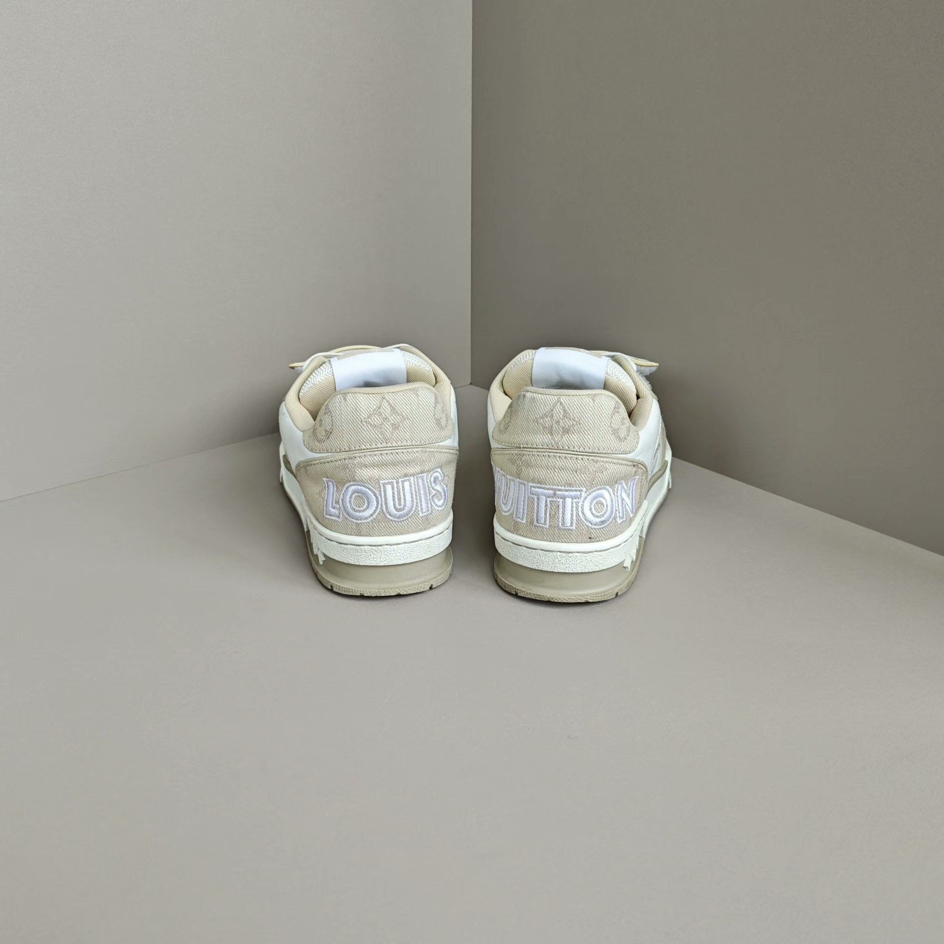 Louis Vuitton LV Trainer Khaki Velcro Size 4/38 Size US 7 / IT 37 - 3 Thumbnail