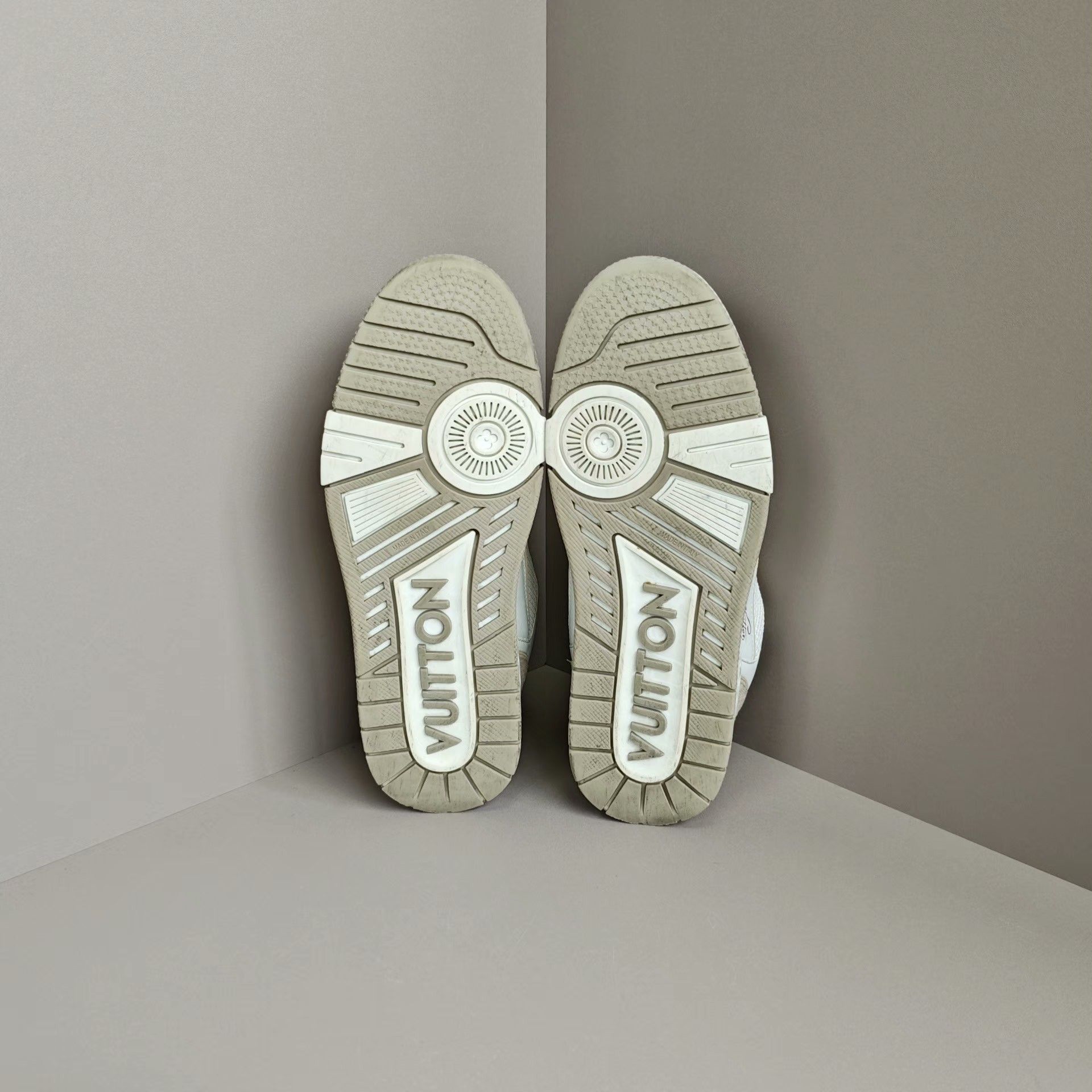 Louis Vuitton LV Trainer Khaki Velcro Size 4/38 Size US 7 / IT 37 - 5 Thumbnail