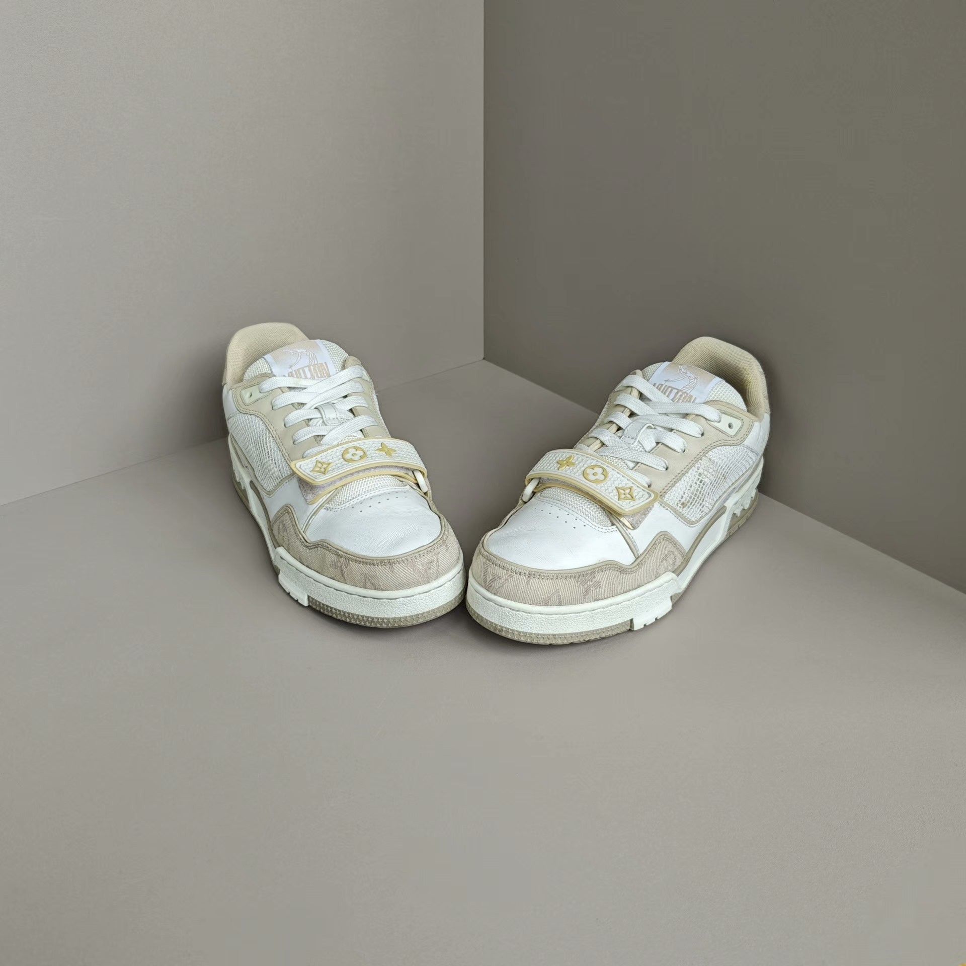 Louis Vuitton LV Trainer Khaki Velcro Size 4/38 Size US 7 / IT 37 - 2 Thumbnail