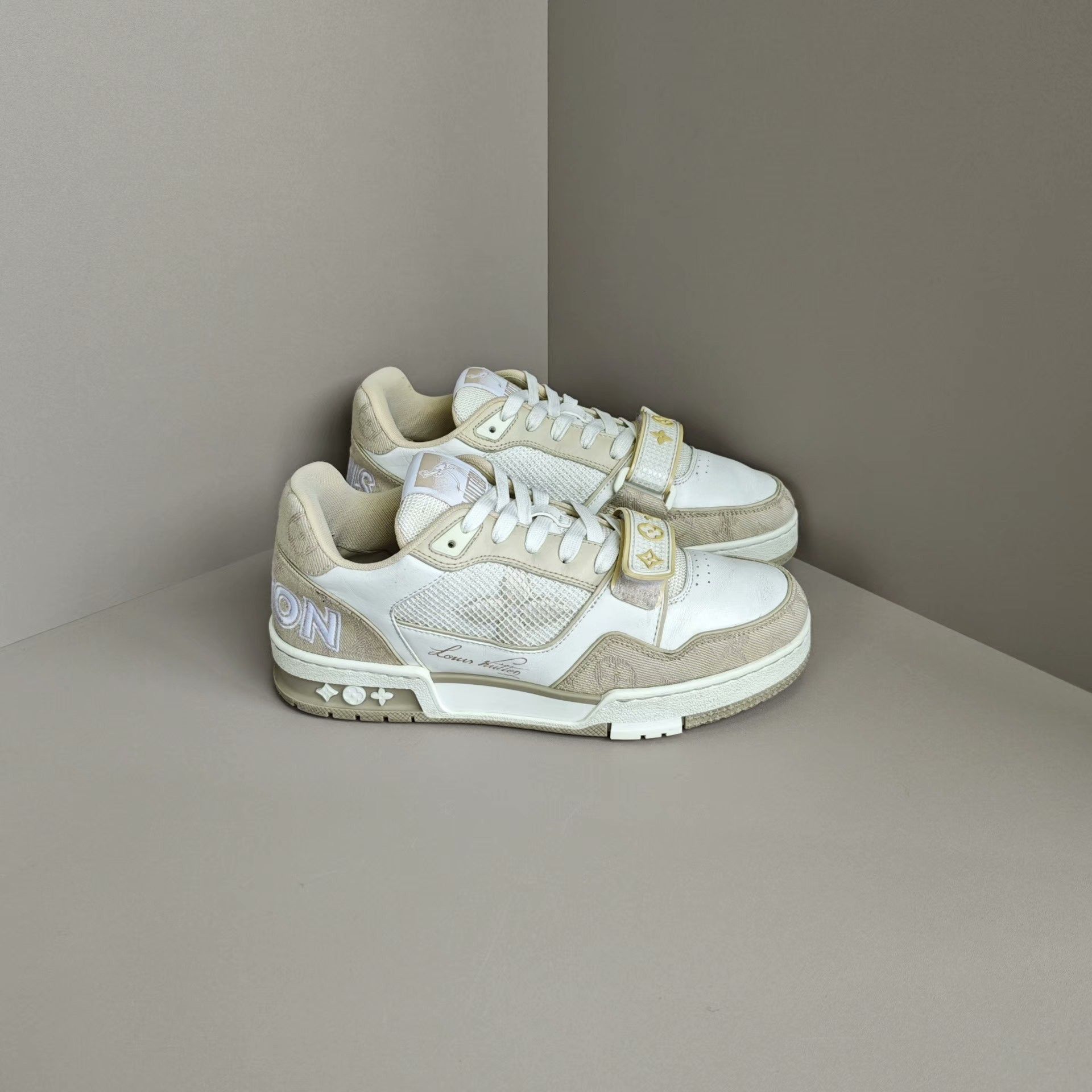 Louis Vuitton LV Trainer Velcro Sneakers Size US 7 / IT 37 - 4 Thumbnail