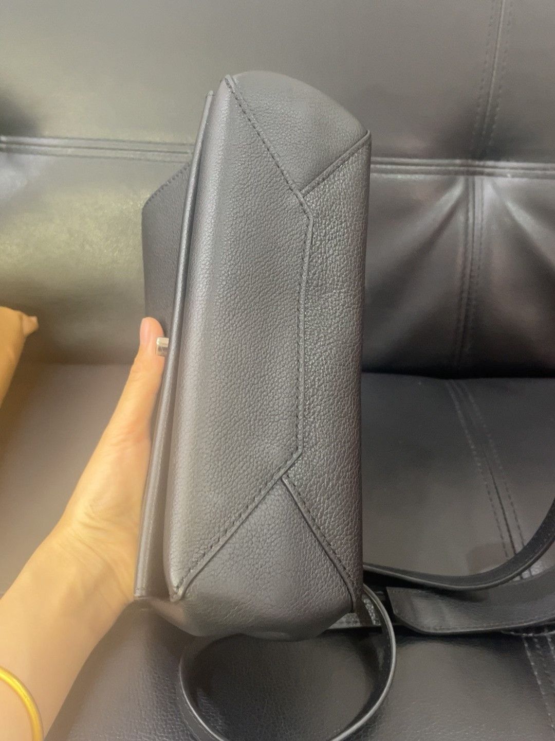 Louis Vuitton LV Black Button Rotating Bag Size ONE SIZE - 5 Thumbnail