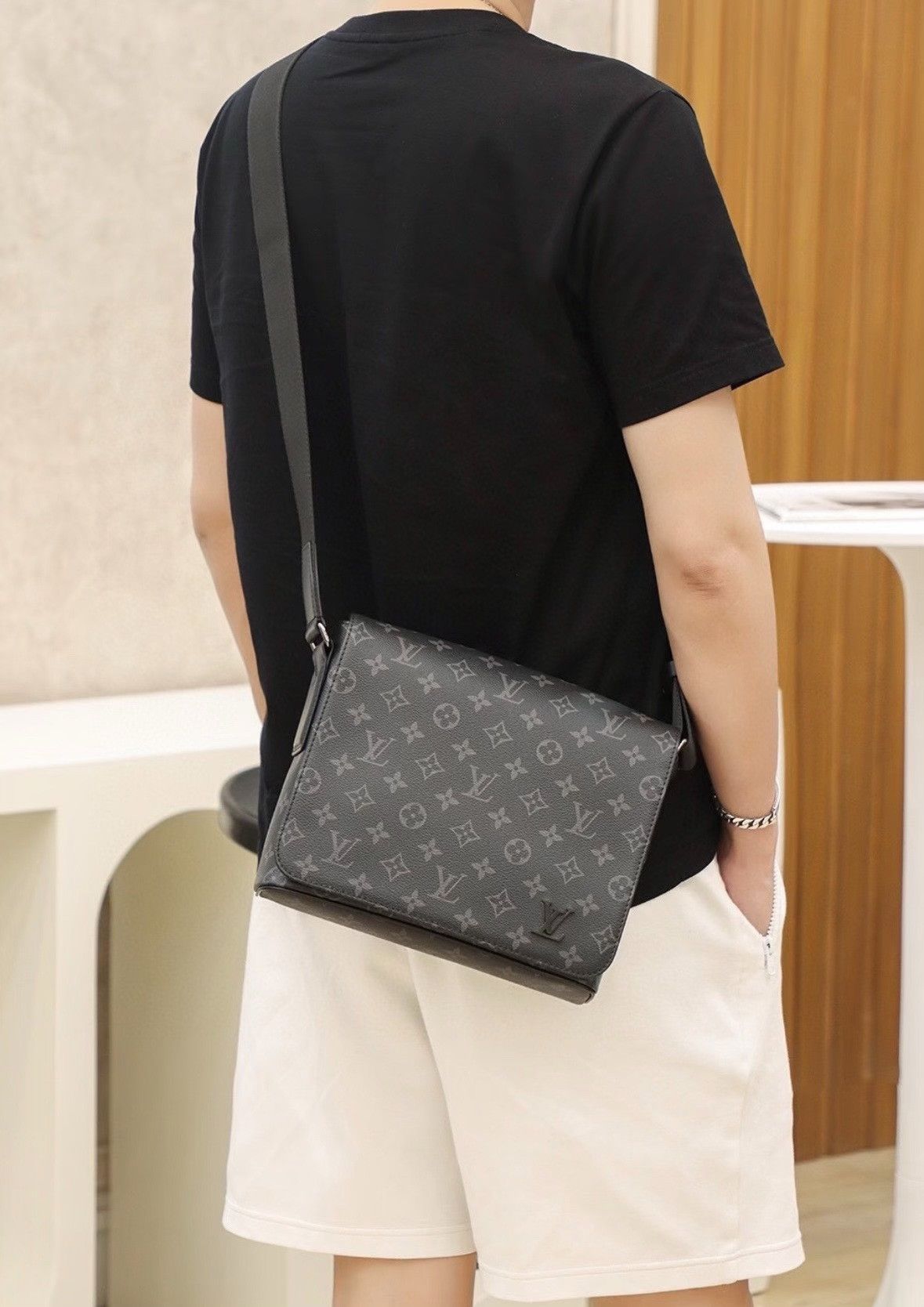 Louis Vuitton LV Black Monogram Crossbody Bag Size ONE SIZE - 7 Thumbnail