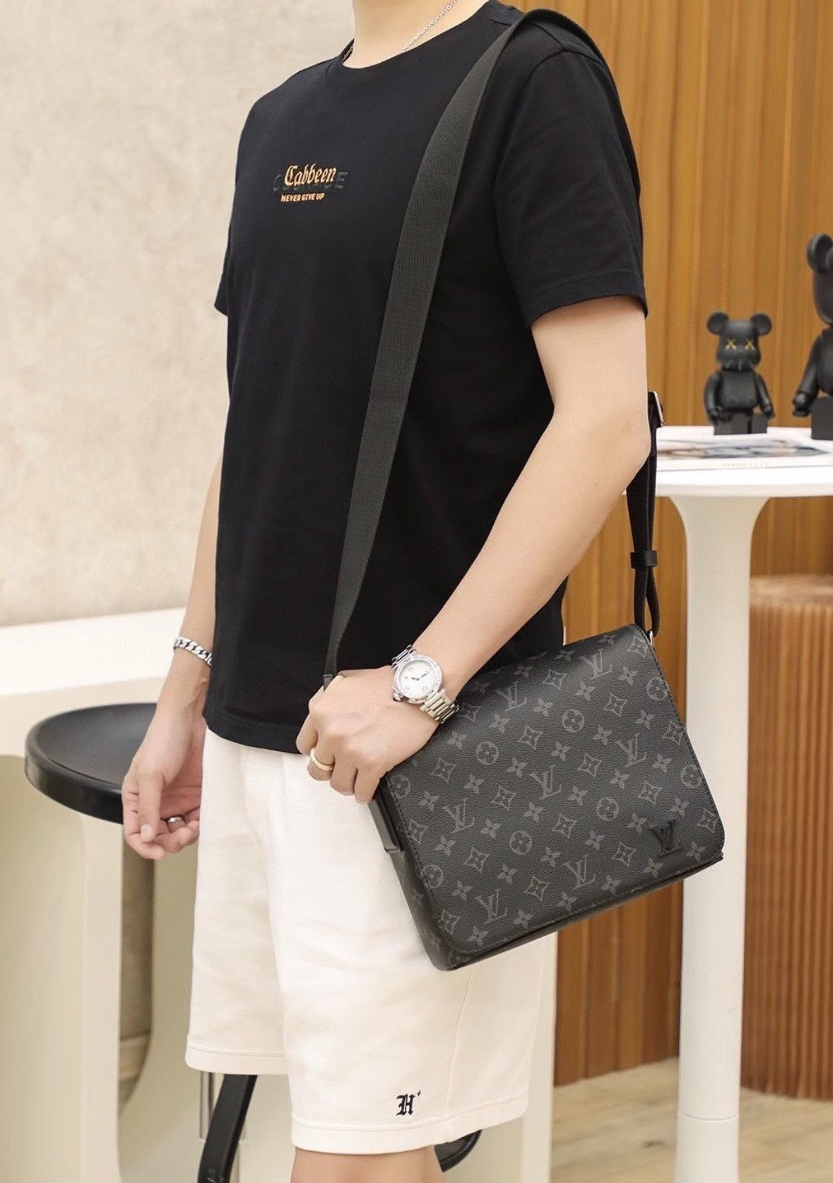 Louis Vuitton LV Black Monogram Crossbody Bag Size ONE SIZE - 9 Thumbnail