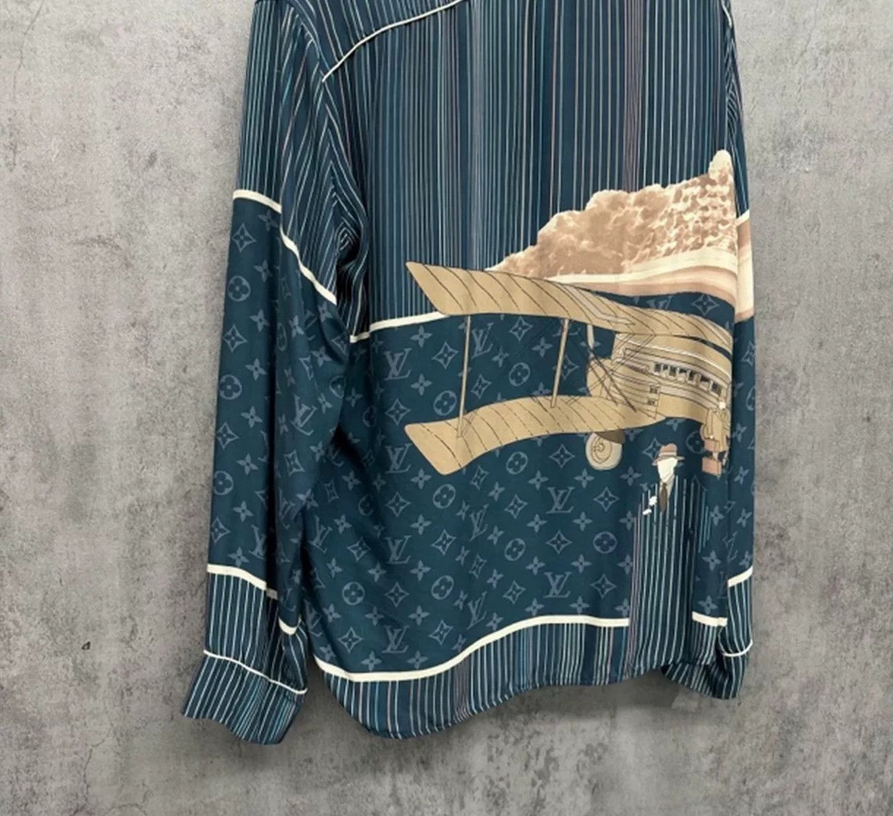 Louis Vuitton Louis Vuitton Monogram Silk Shirt Size XS / US 0-2 / IT 36-38 - 2 Thumbnail