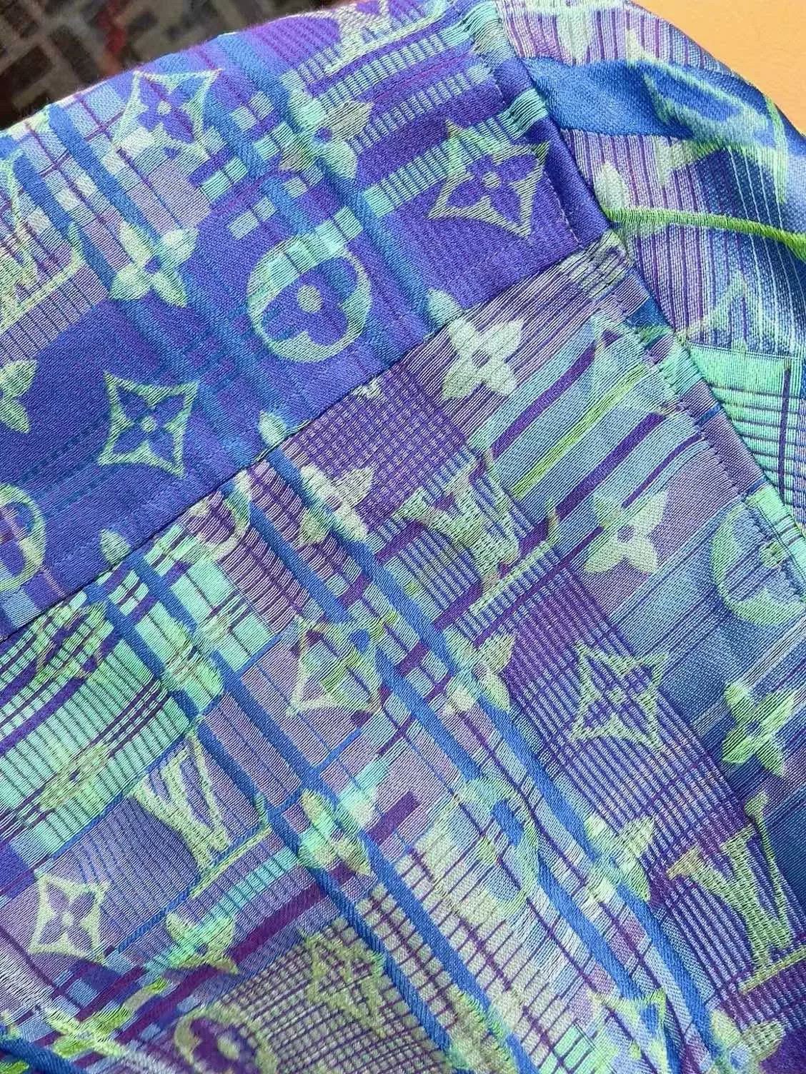 Louis Vuitton Louis Vuitton Logo Neon Check Loose Shirt Size US S / EU 44-46 / 1 - 5 Thumbnail
