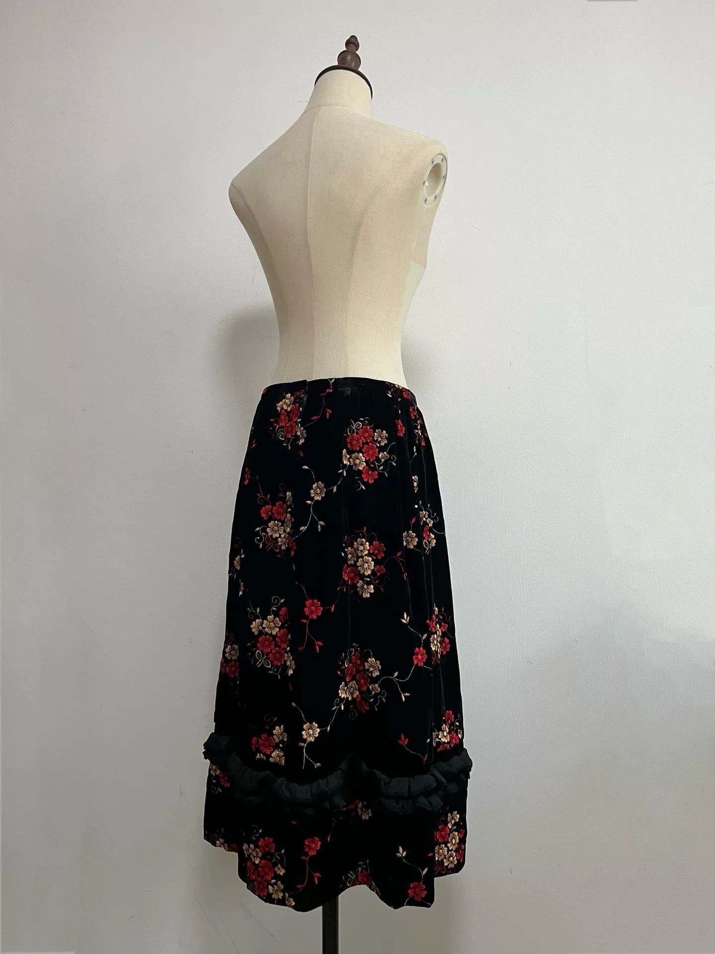 Rei Kawakubo Comme des Garçons Velvet Flower Embroidery Skirt Size 38" / US 16 / IT 52 - 2 Thumbnail