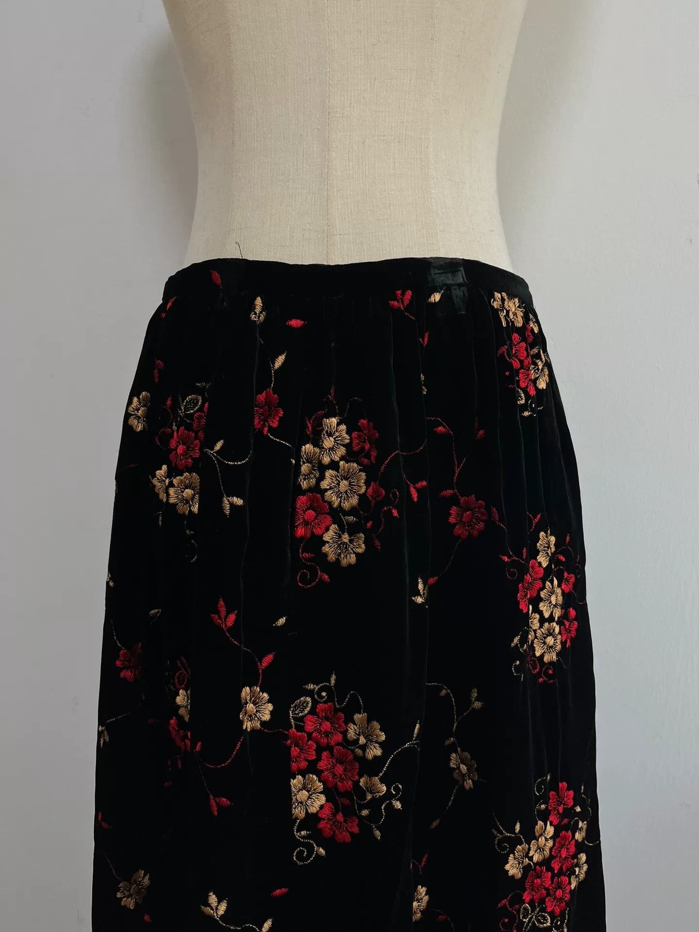 Rei Kawakubo Comme des Garçons Velvet Flower Embroidery Skirt Size 38" / US 16 / IT 52 - 8 Thumbnail