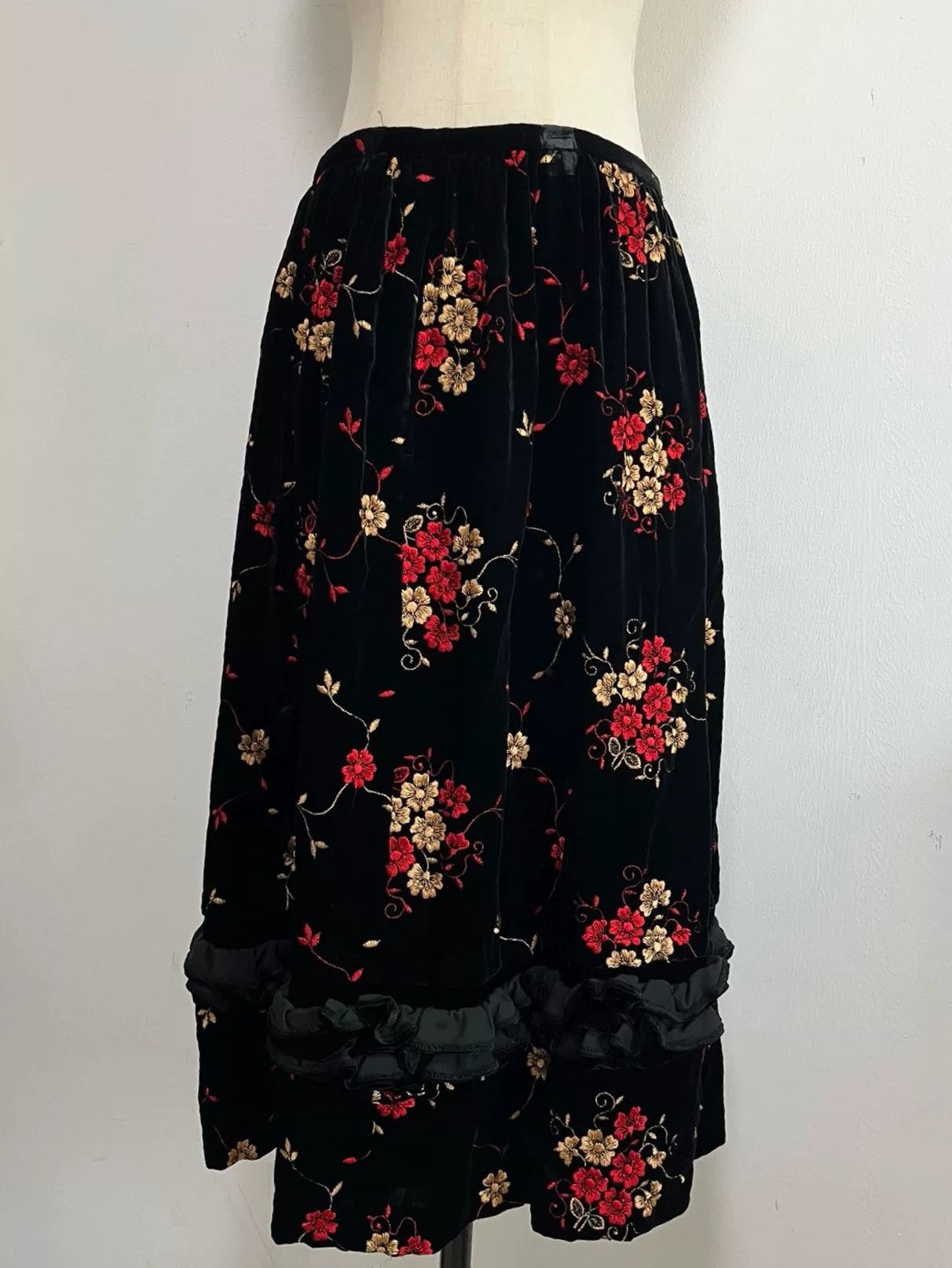 Rei Kawakubo Comme des Garçons Velvet Flower Embroidery Skirt Size 38" / US 16 / IT 52 - 4 Thumbnail